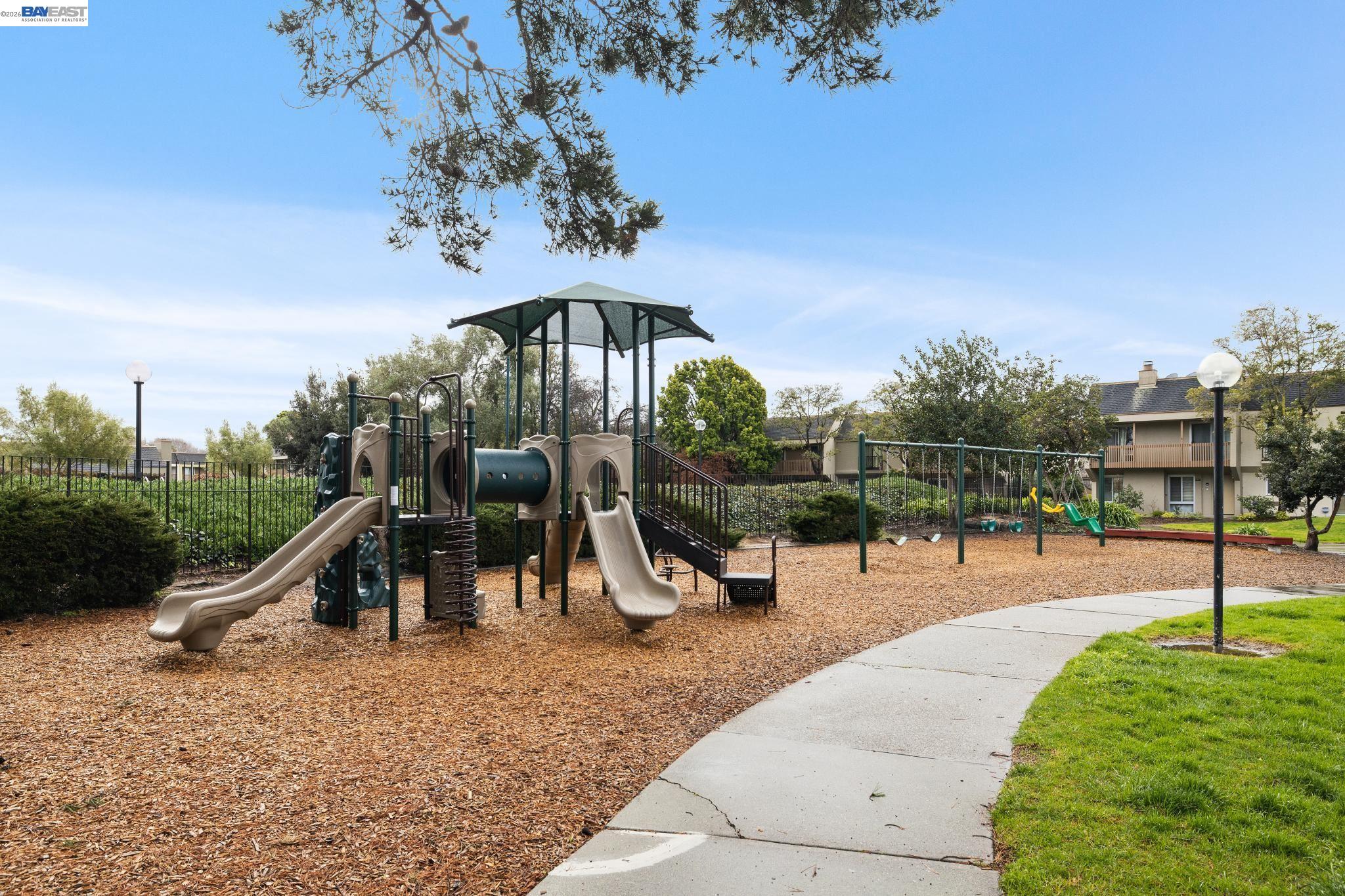 Detail Gallery Image 56 of 60 For 1024 Fontana Dr, Alameda,  CA 94502 - 3 Beds | 2/1 Baths