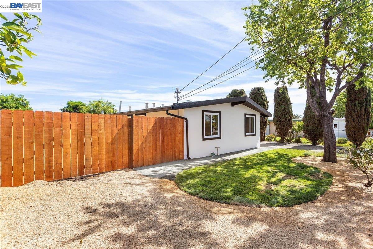 Detail Gallery Image 2 of 35 For 27828 Mandarin Ave, Hayward,  CA 94544 - 4 Beds | 2 Baths