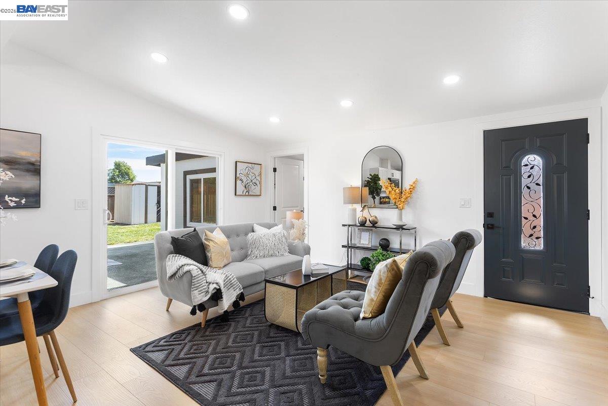 Detail Gallery Image 6 of 35 For 27828 Mandarin Ave, Hayward,  CA 94544 - 4 Beds | 2 Baths