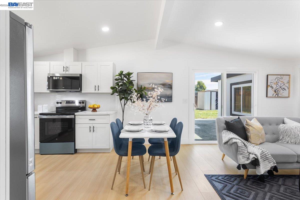 Detail Gallery Image 7 of 35 For 27828 Mandarin Ave, Hayward,  CA 94544 - 4 Beds | 2 Baths