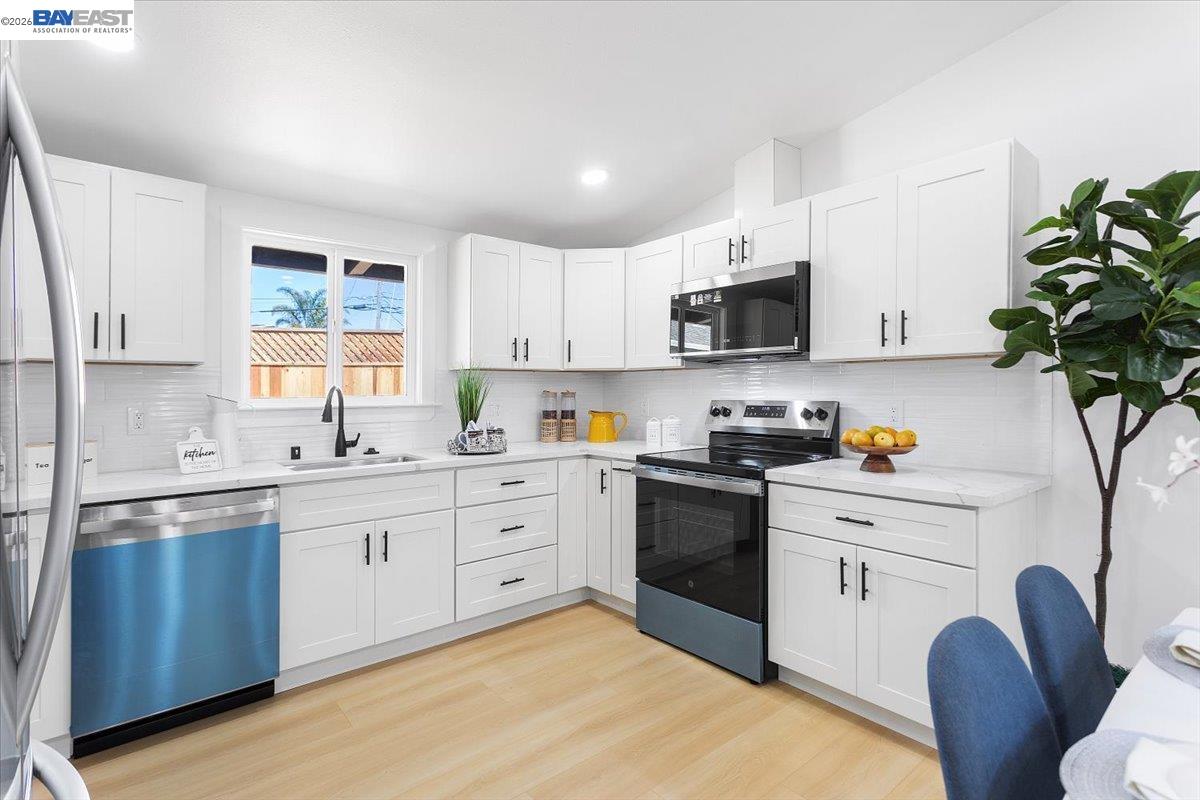 Detail Gallery Image 8 of 35 For 27828 Mandarin Ave, Hayward,  CA 94544 - 4 Beds | 2 Baths