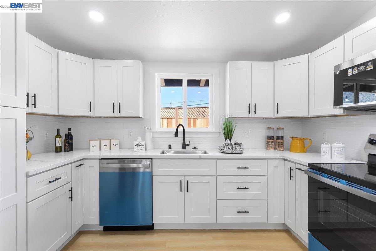 Detail Gallery Image 9 of 35 For 27828 Mandarin Ave, Hayward,  CA 94544 - 4 Beds | 2 Baths