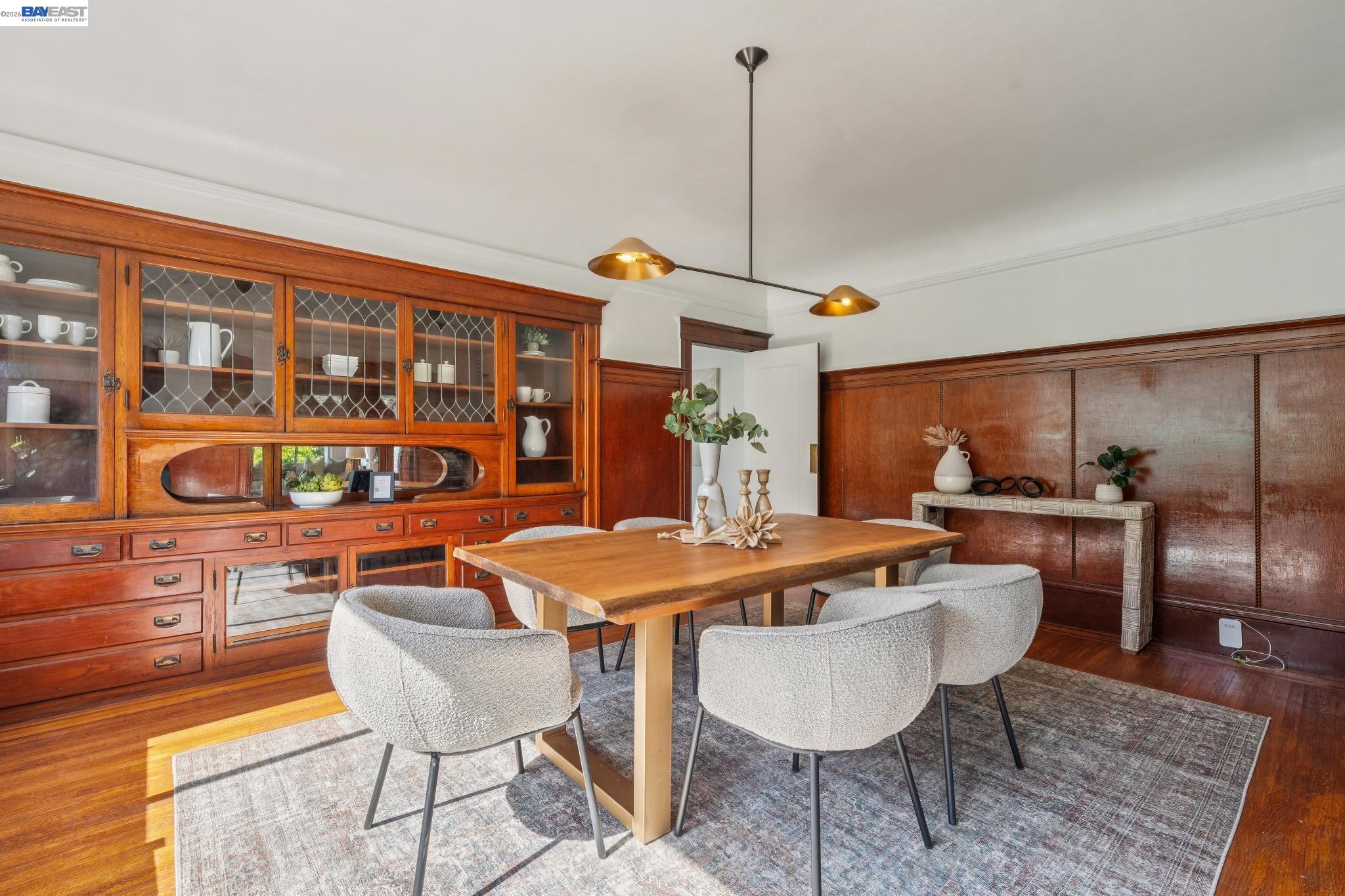 Detail Gallery Image 11 of 58 For 2063 Rosedale Ave, Oakland,  CA 94601 - 5 Beds | 2 Baths