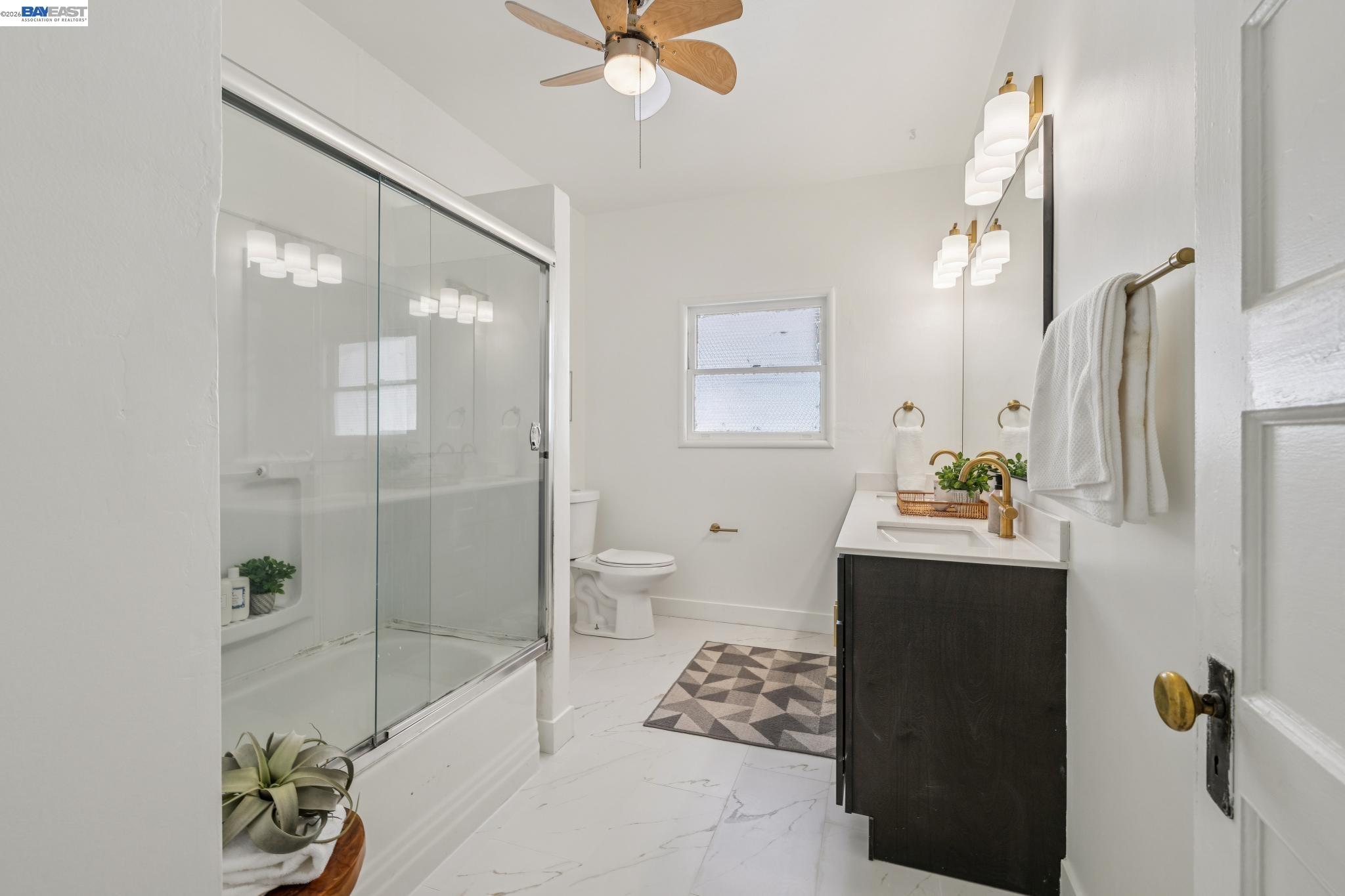 Detail Gallery Image 19 of 58 For 2063 Rosedale Ave, Oakland,  CA 94601 - 5 Beds | 2 Baths