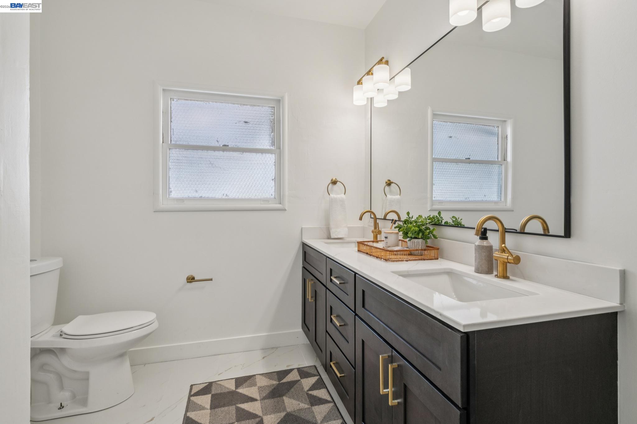 Detail Gallery Image 20 of 58 For 2063 Rosedale Ave, Oakland,  CA 94601 - 5 Beds | 2 Baths