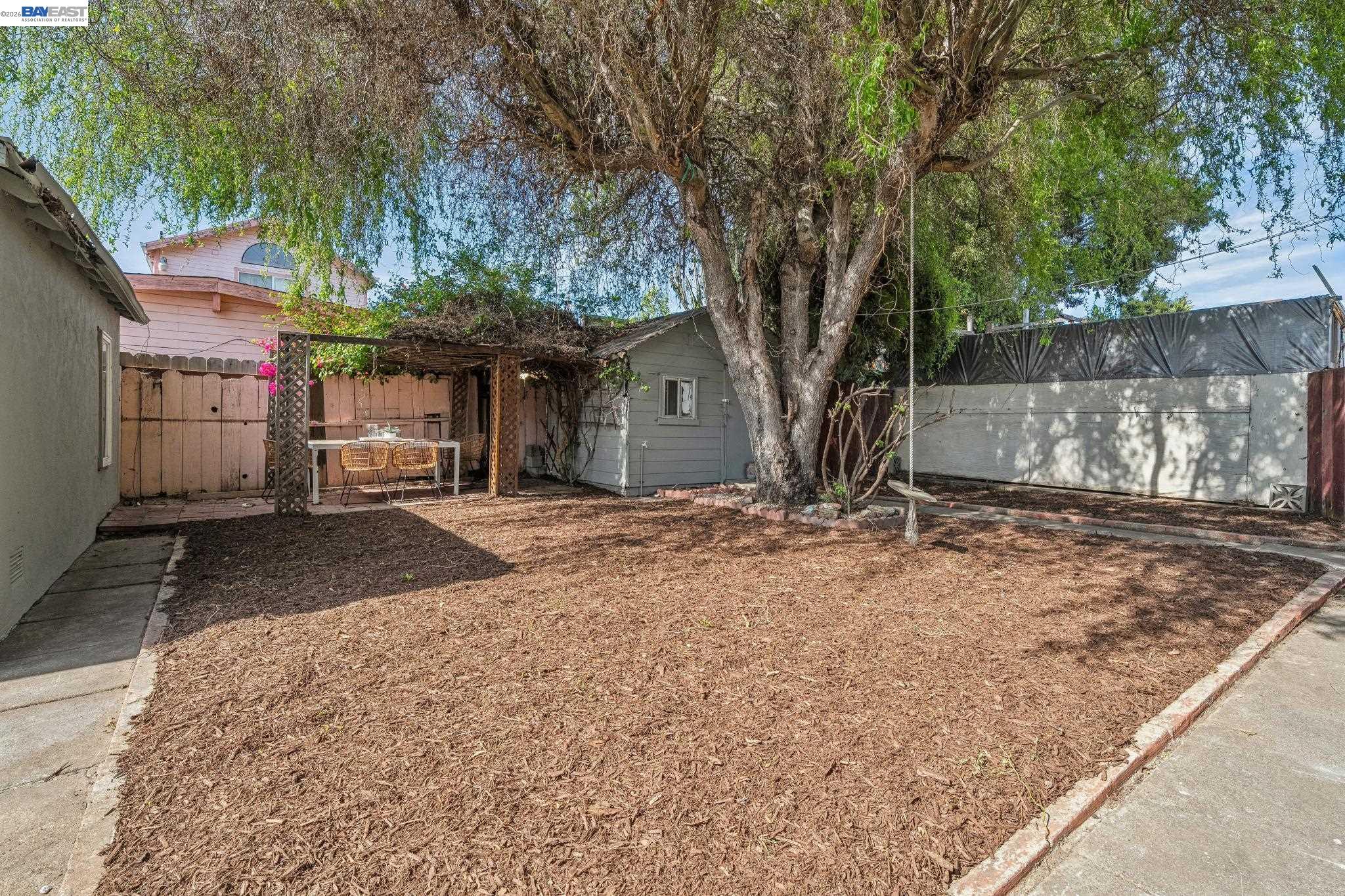 Detail Gallery Image 47 of 58 For 2063 Rosedale Ave, Oakland,  CA 94601 - 5 Beds | 2 Baths