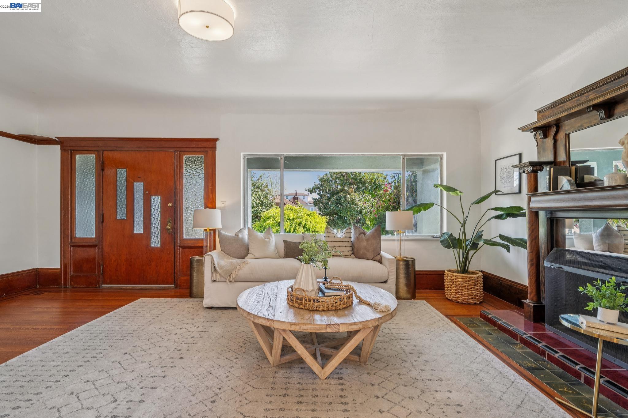 Detail Gallery Image 6 of 58 For 2063 Rosedale Ave, Oakland,  CA 94601 - 5 Beds | 2 Baths