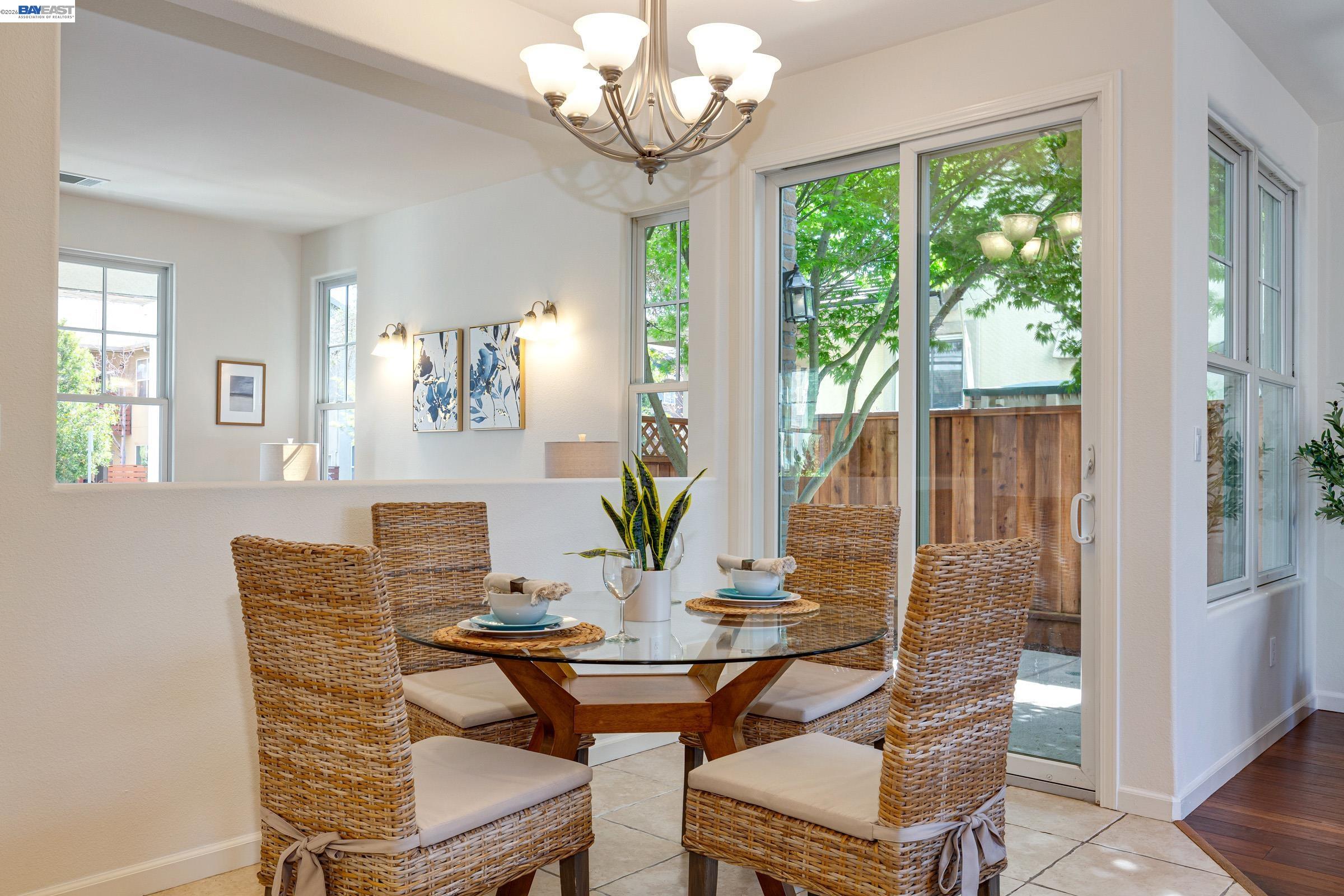 Detail Gallery Image 13 of 30 For 2381 Haile St, Alameda,  CA 94501 - 3 Beds | 2/1 Baths