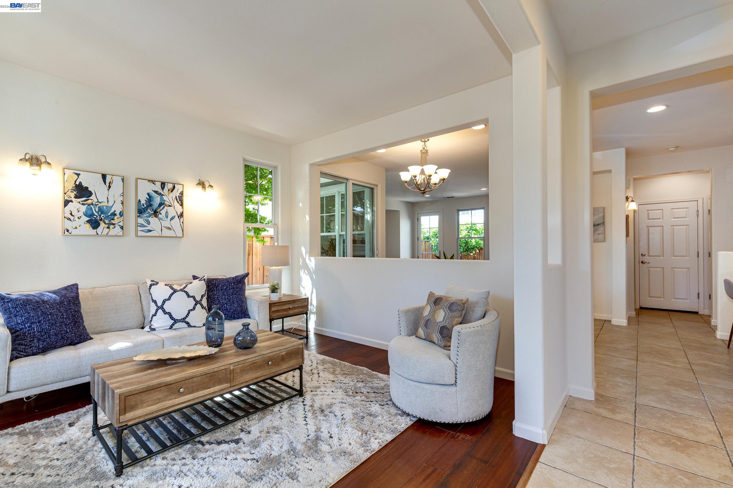 Detail Gallery Image 5 of 30 For 2381 Haile St, Alameda,  CA 94501 - 3 Beds | 2/1 Baths