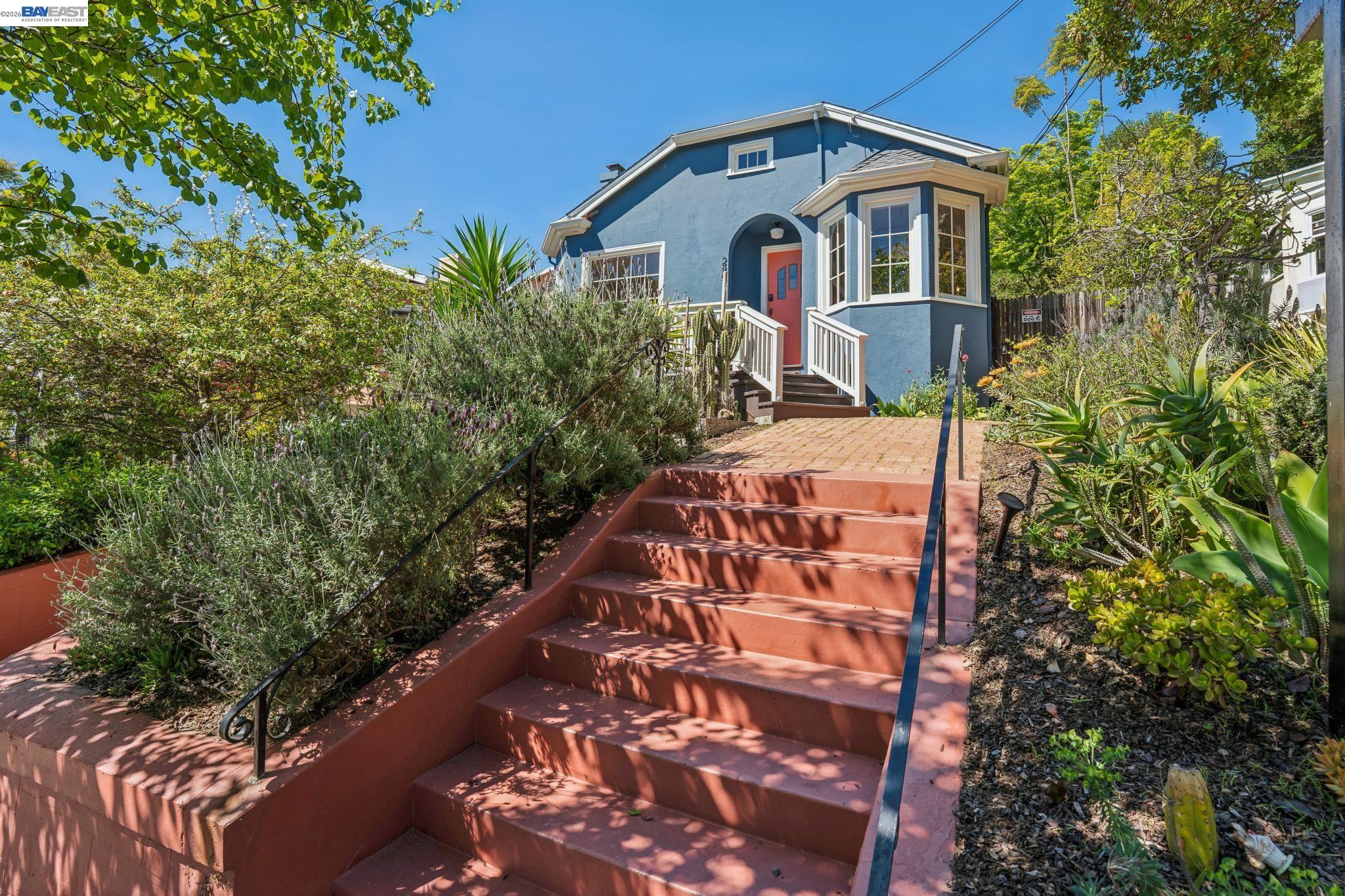 Detail Gallery Image 2 of 40 For 285 Adams St, Oakland,  CA 94610-4126 - 2 Beds | 2 Baths