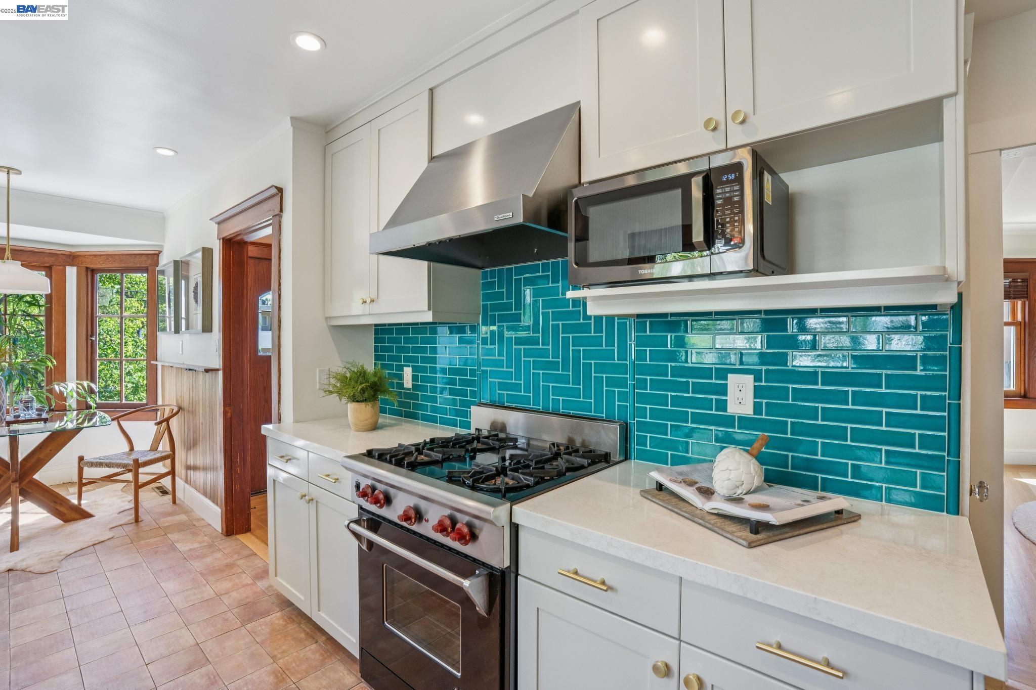 Detail Gallery Image 18 of 40 For 285 Adams St, Oakland,  CA 94610-4126 - 2 Beds | 2 Baths