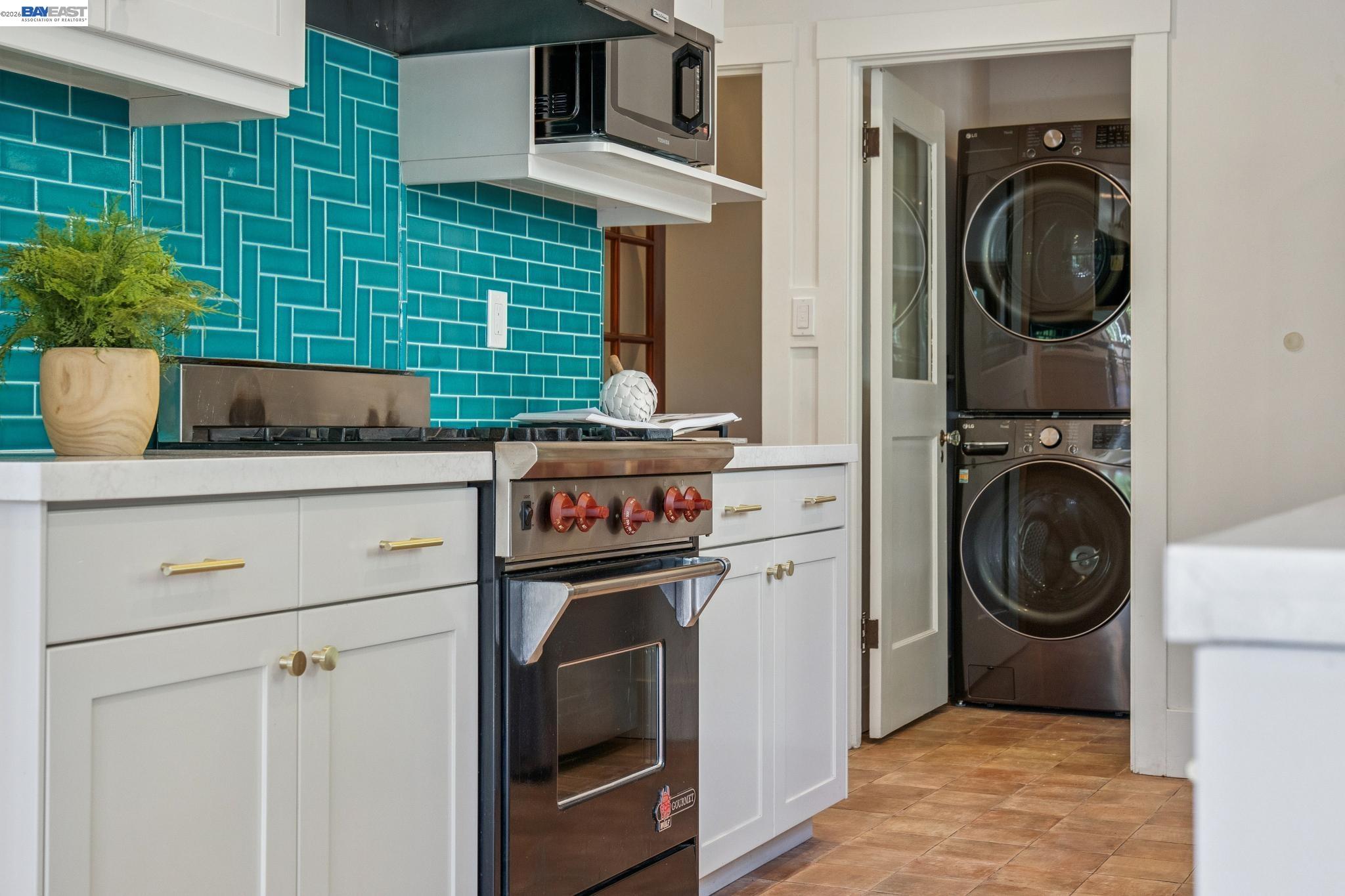 Detail Gallery Image 21 of 40 For 285 Adams St, Oakland,  CA 94610-4126 - 2 Beds | 2 Baths