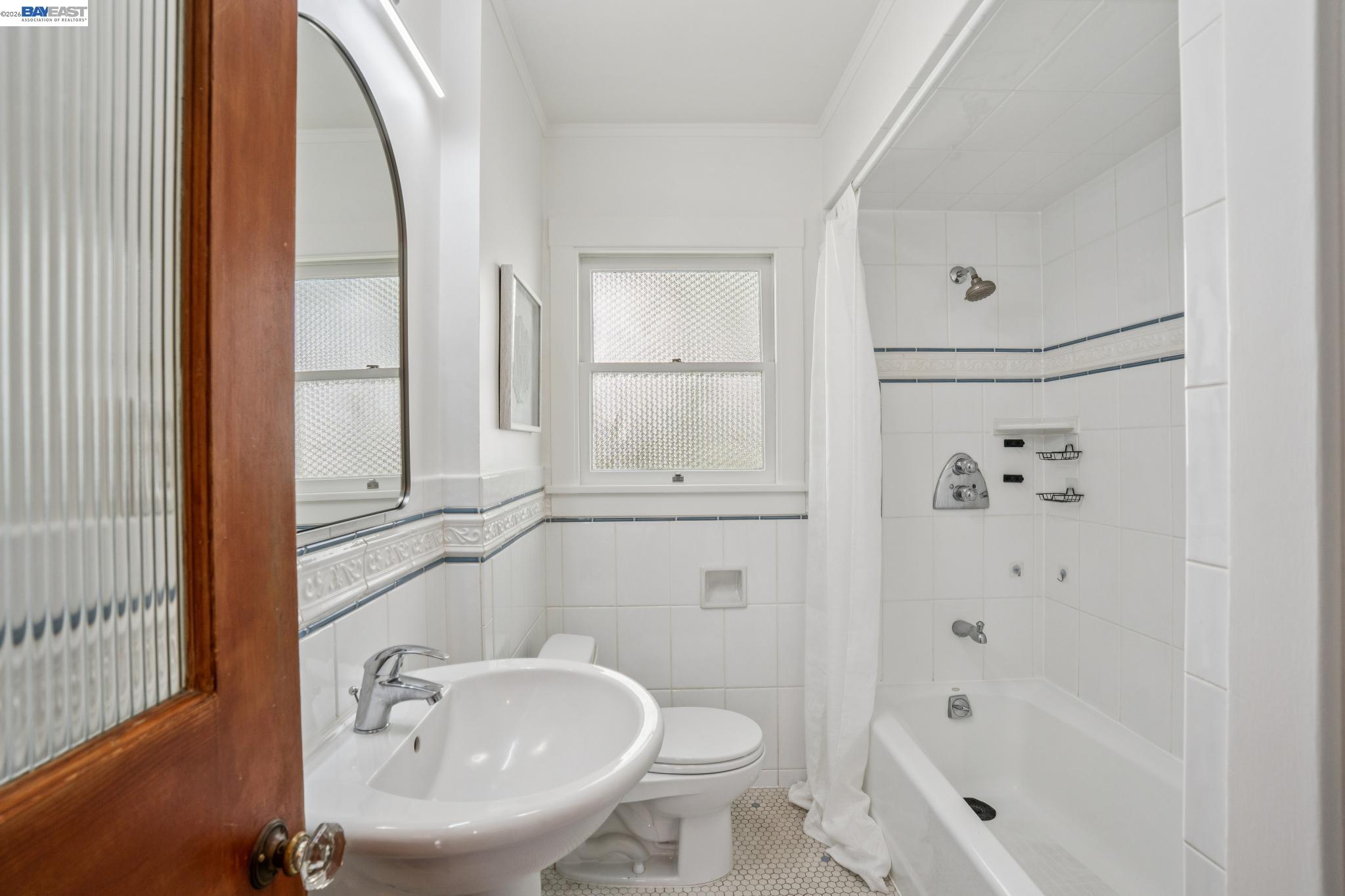Detail Gallery Image 27 of 40 For 285 Adams St, Oakland,  CA 94610-4126 - 2 Beds | 2 Baths