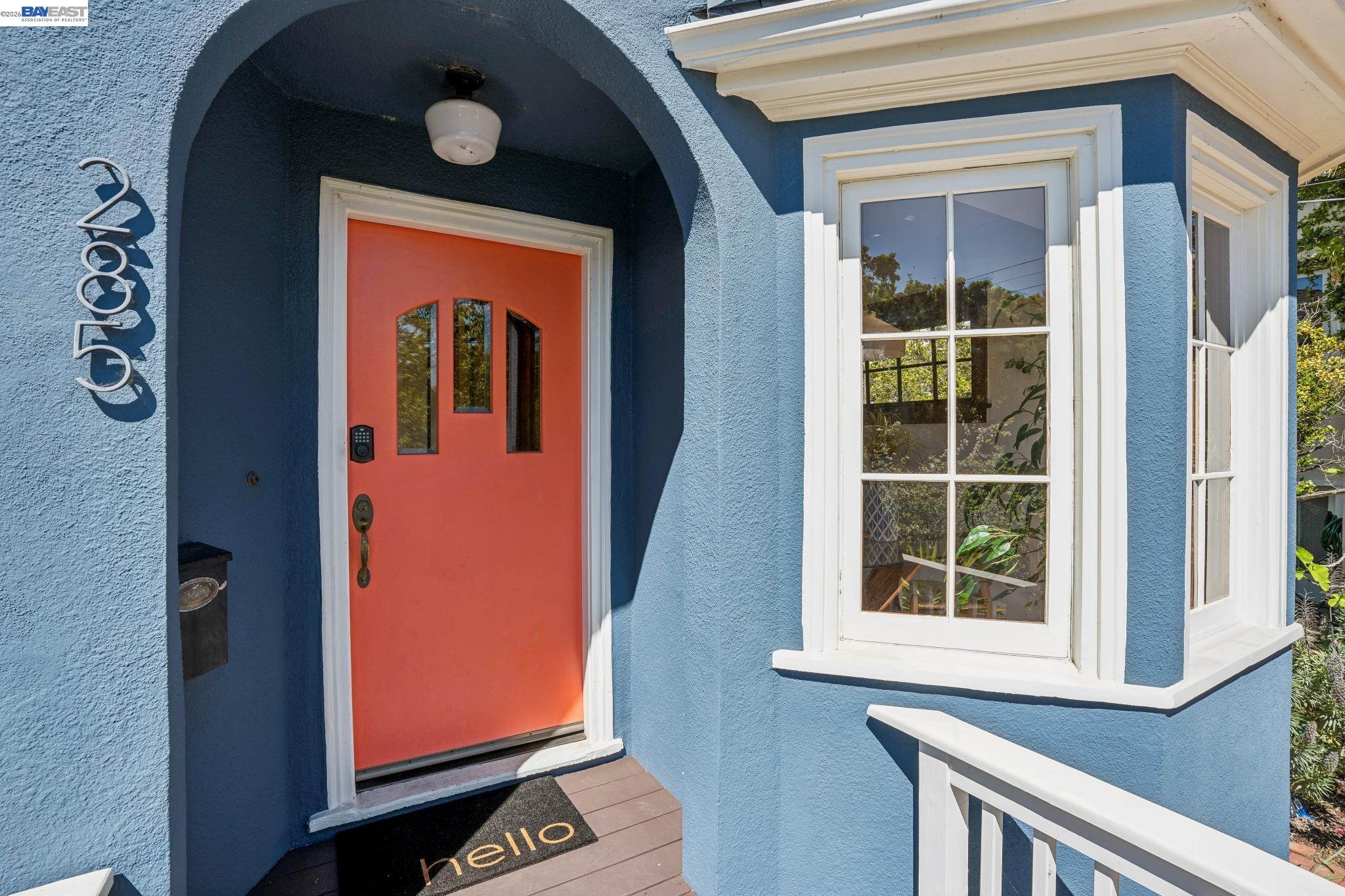 Detail Gallery Image 4 of 40 For 285 Adams St, Oakland,  CA 94610-4126 - 2 Beds | 2 Baths