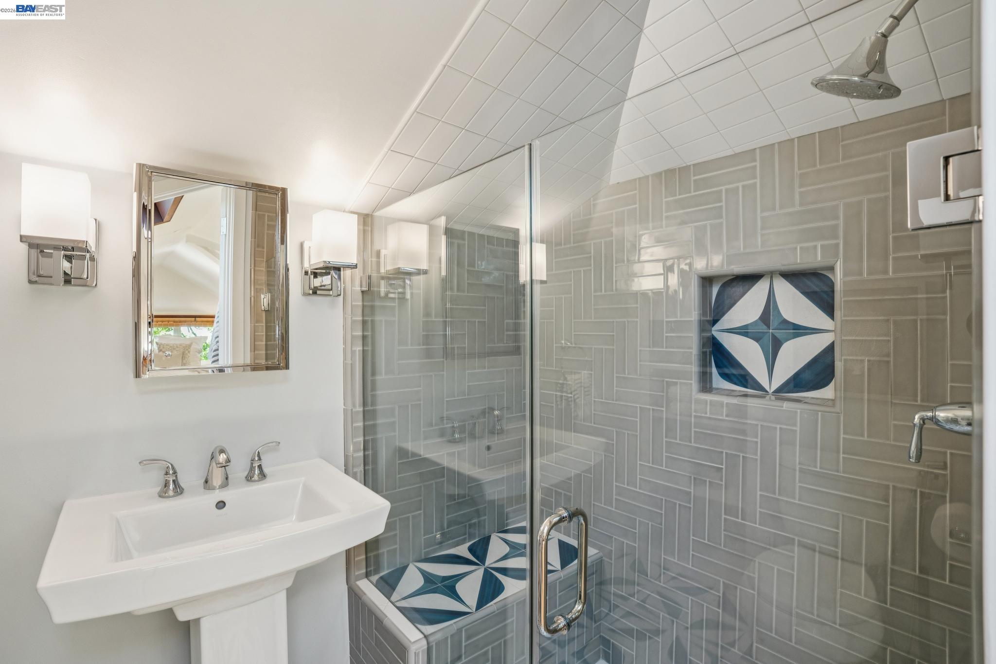 Detail Gallery Image 34 of 40 For 285 Adams St, Oakland,  CA 94610-4126 - 2 Beds | 2 Baths