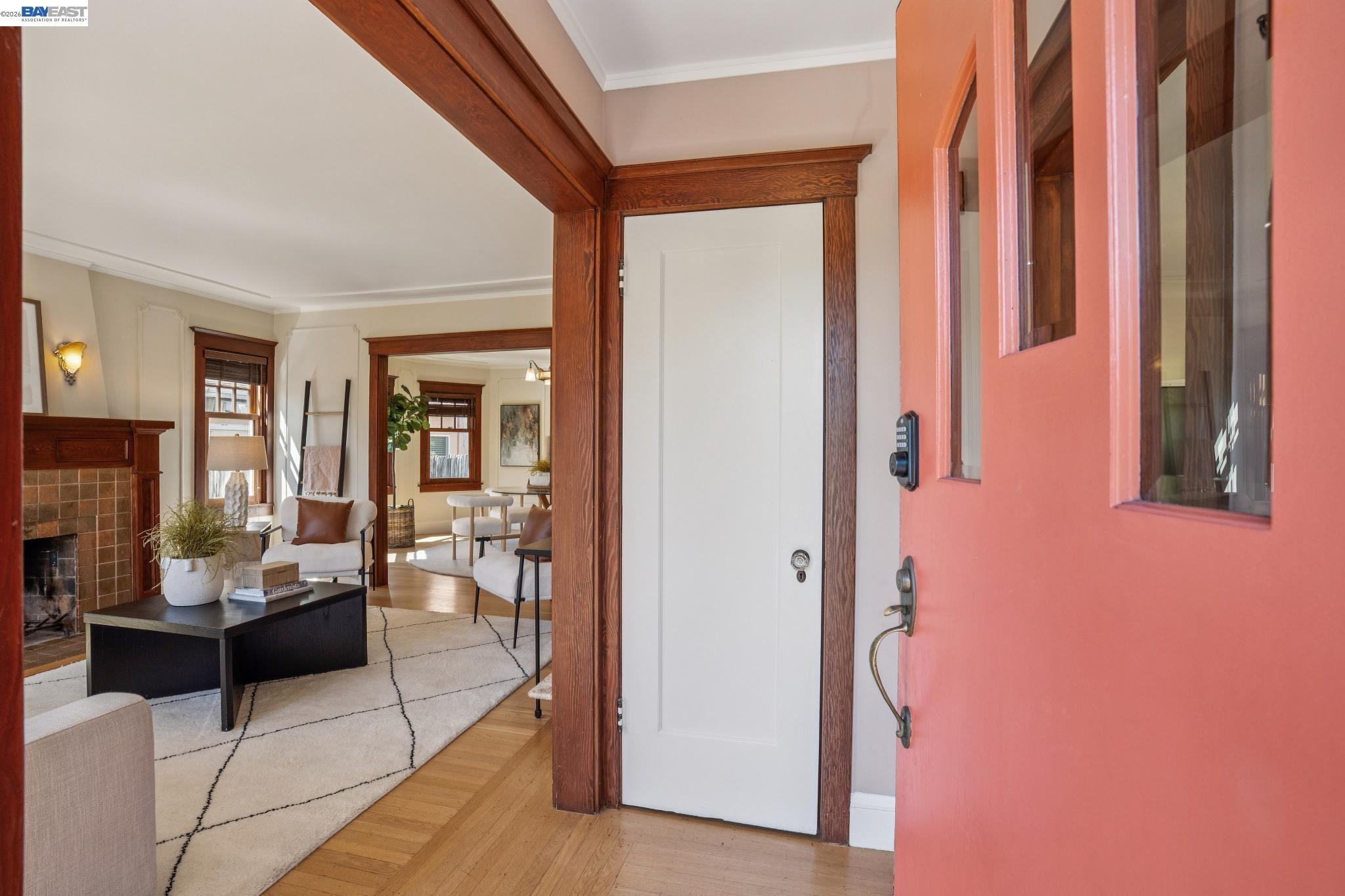 Detail Gallery Image 5 of 40 For 285 Adams St, Oakland,  CA 94610-4126 - 2 Beds | 2 Baths