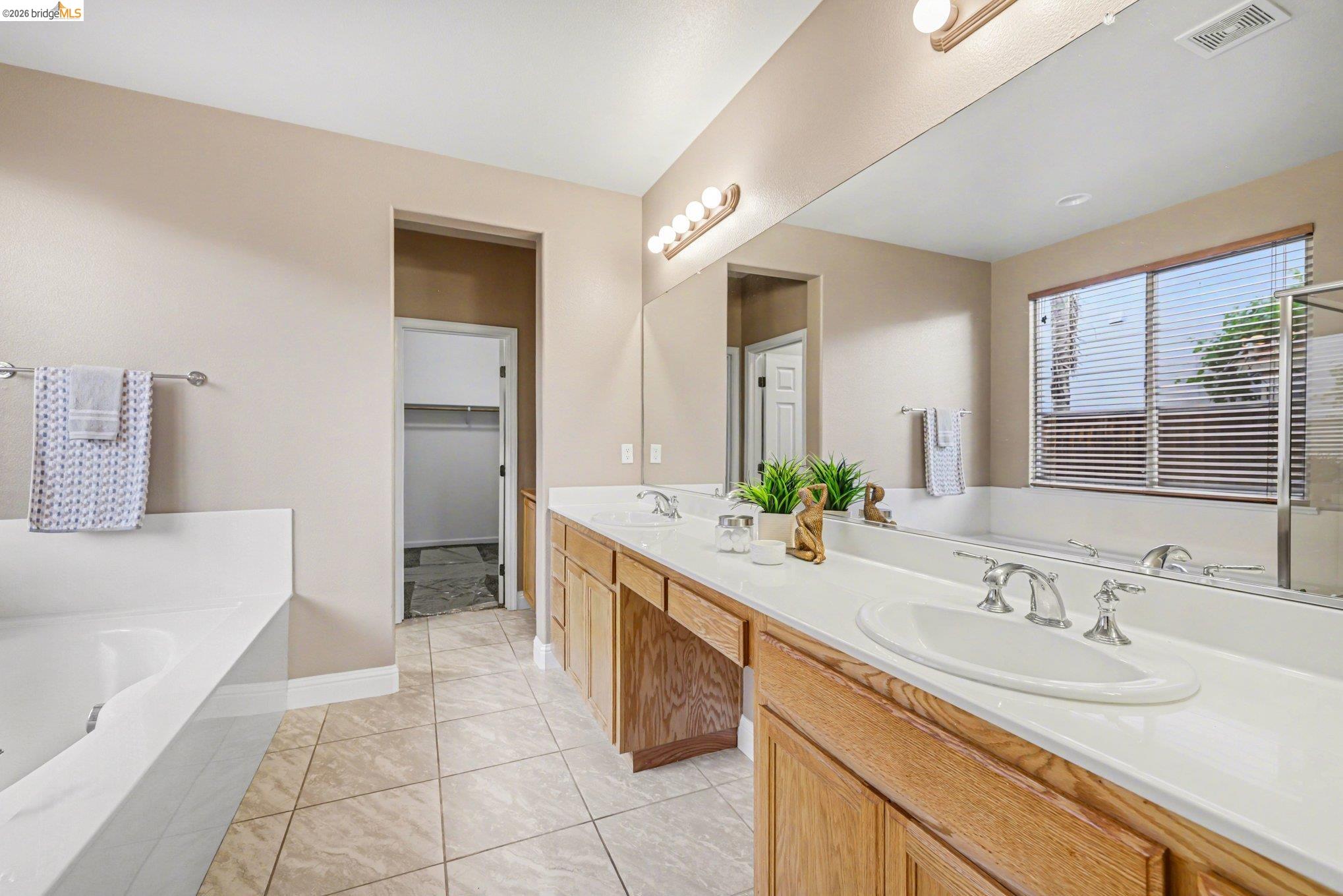 Detail Gallery Image 21 of 36 For 6372 Crystal Springs Cir, Discovery Bay,  CA 94505 - 5 Beds | 3 Baths