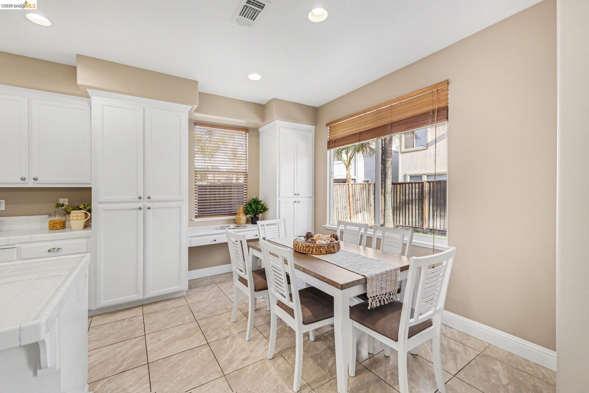 Detail Gallery Image 7 of 36 For 6372 Crystal Springs Cir, Discovery Bay,  CA 94505 - 5 Beds | 3 Baths