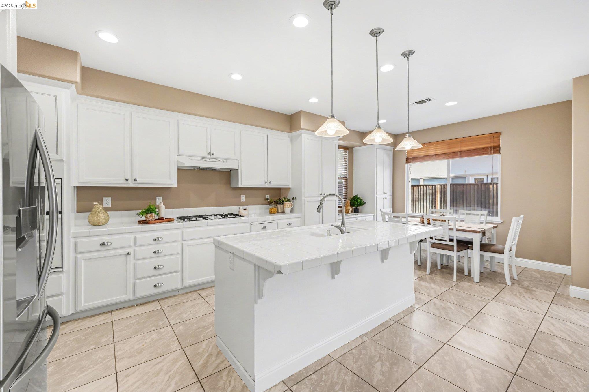 Detail Gallery Image 8 of 36 For 6372 Crystal Springs Cir, Discovery Bay,  CA 94505 - 5 Beds | 3 Baths