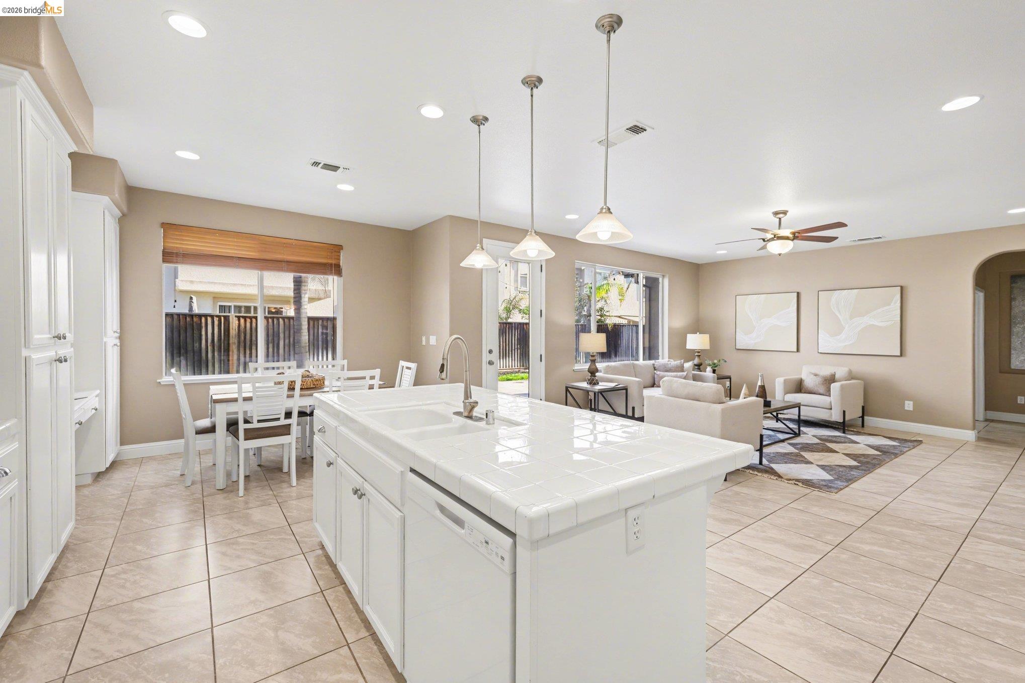 Detail Gallery Image 9 of 36 For 6372 Crystal Springs Cir, Discovery Bay,  CA 94505 - 5 Beds | 3 Baths