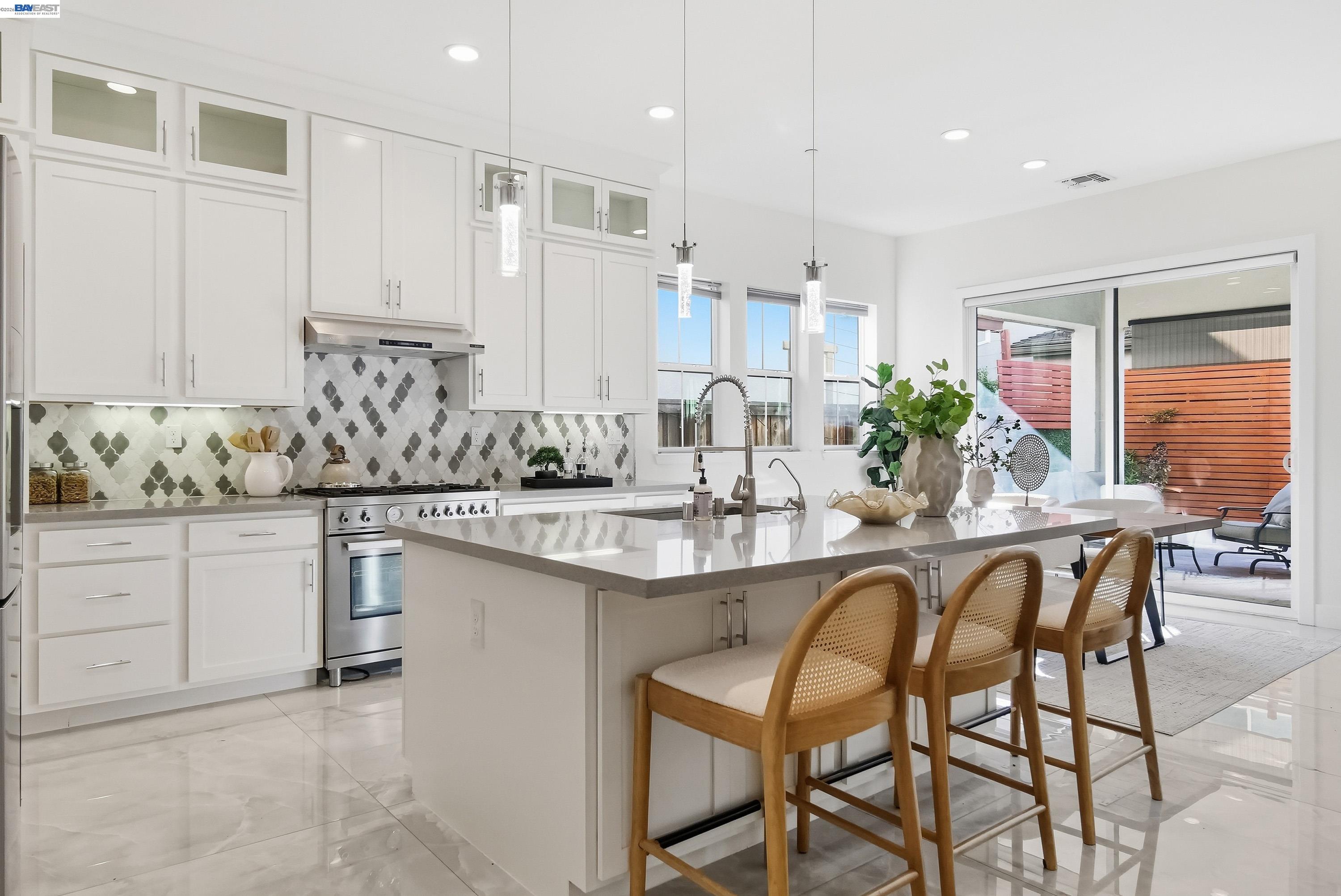 Detail Gallery Image 8 of 60 For 39418 N Darner, Newark,  CA 94560 - 5 Beds | 5/1 Baths