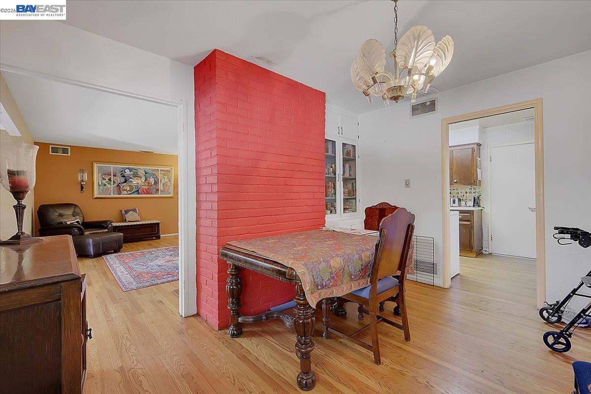 Detail Gallery Image 11 of 36 For 1816 Eastern Avenue, Sacramento,  CA 95864-1768 - 3 Beds | 2 Baths