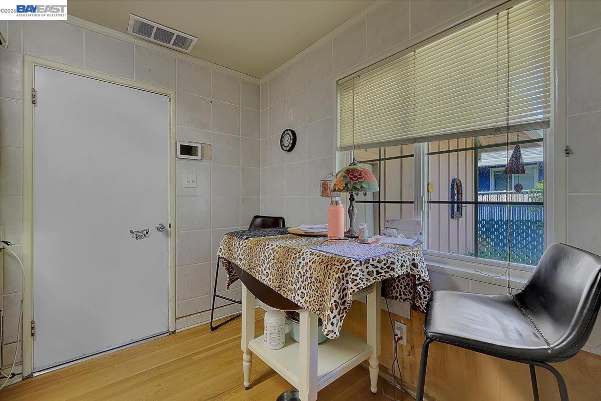 Detail Gallery Image 13 of 36 For 1816 Eastern Avenue, Sacramento,  CA 95864-1768 - 3 Beds | 2 Baths