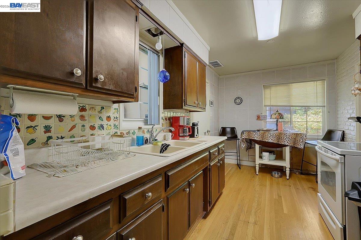 Detail Gallery Image 17 of 36 For 1816 Eastern Avenue, Sacramento,  CA 95864-1768 - 3 Beds | 2 Baths