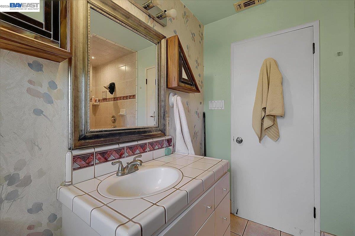 Detail Gallery Image 21 of 36 For 1816 Eastern Avenue, Sacramento,  CA 95864-1768 - 3 Beds | 2 Baths