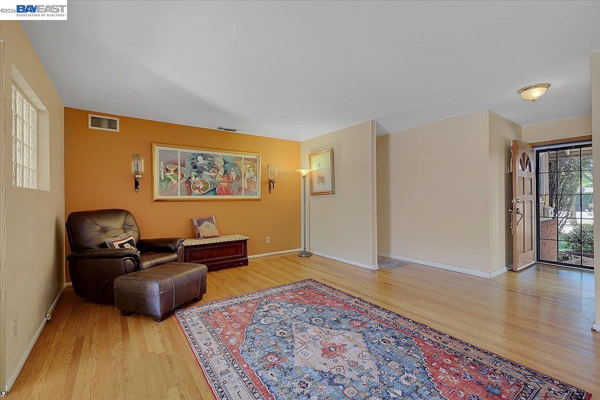 Detail Gallery Image 5 of 36 For 1816 Eastern Avenue, Sacramento,  CA 95864-1768 - 3 Beds | 2 Baths