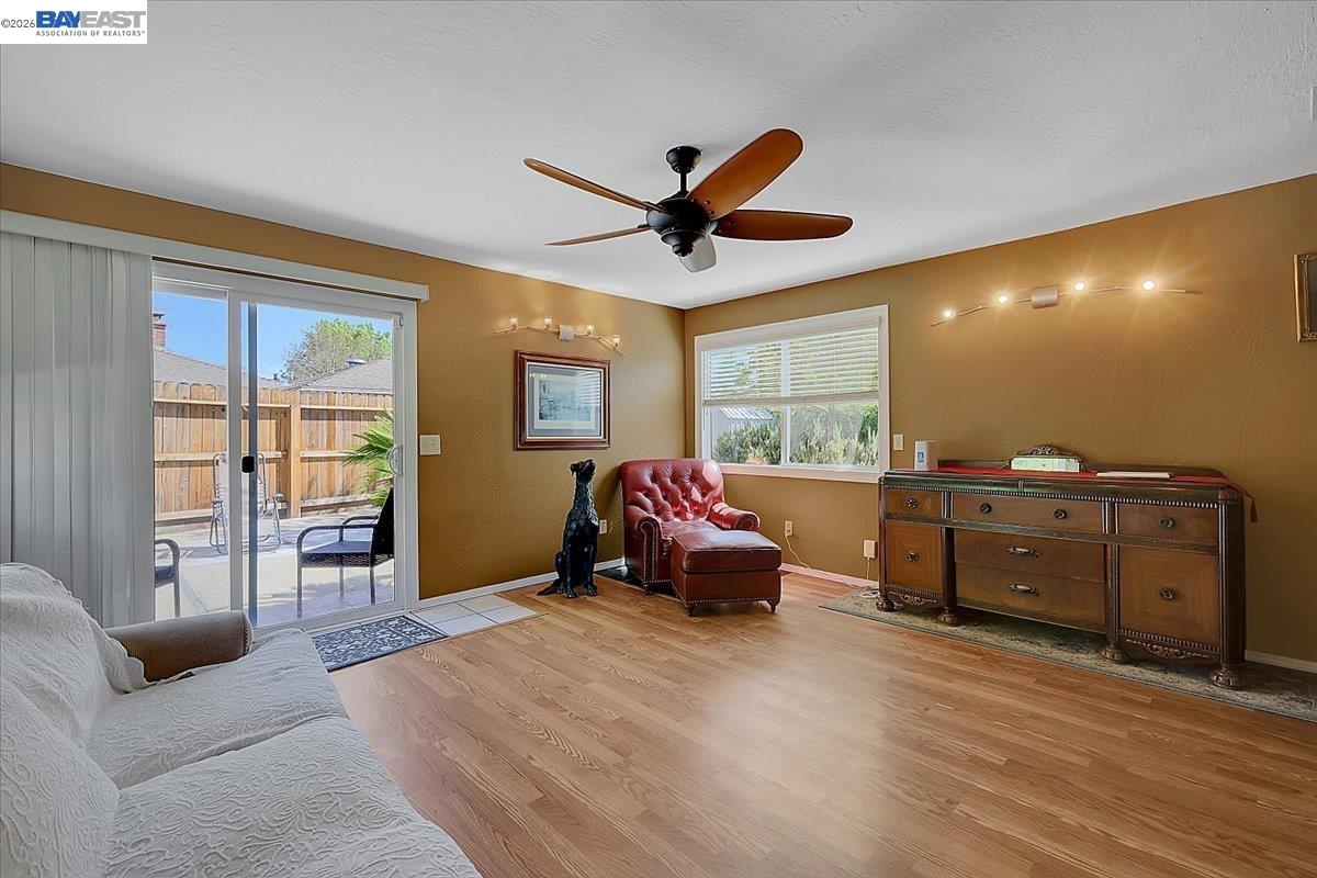 Detail Gallery Image 6 of 36 For 1816 Eastern Avenue, Sacramento,  CA 95864-1768 - 3 Beds | 2 Baths