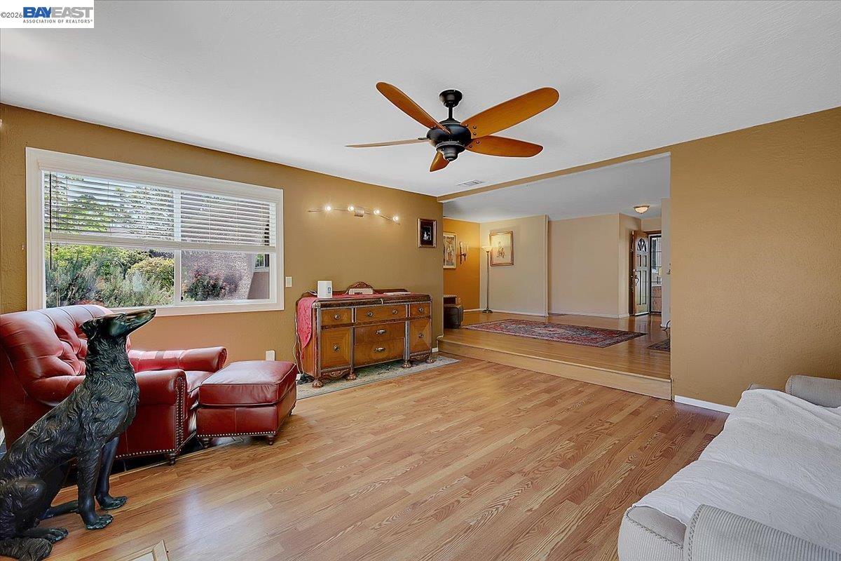 Detail Gallery Image 7 of 36 For 1816 Eastern Avenue, Sacramento,  CA 95864-1768 - 3 Beds | 2 Baths