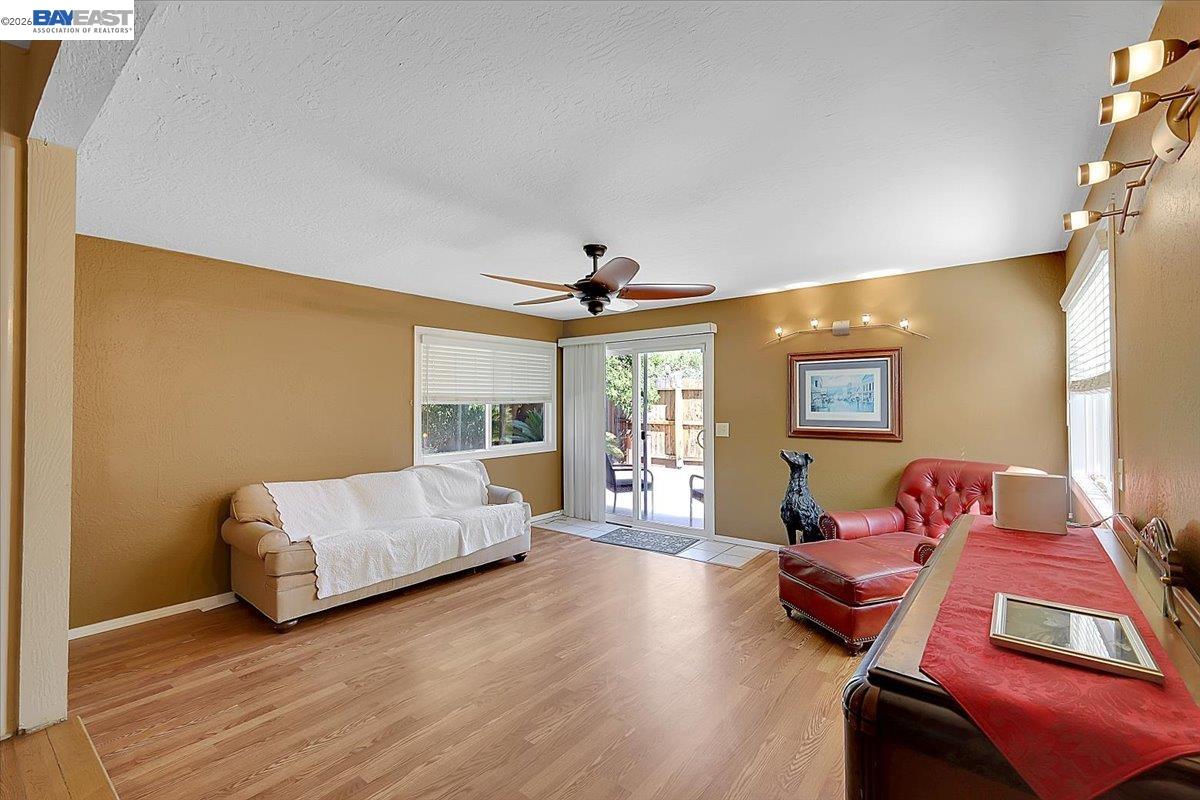 Detail Gallery Image 9 of 36 For 1816 Eastern Avenue, Sacramento,  CA 95864-1768 - 3 Beds | 2 Baths