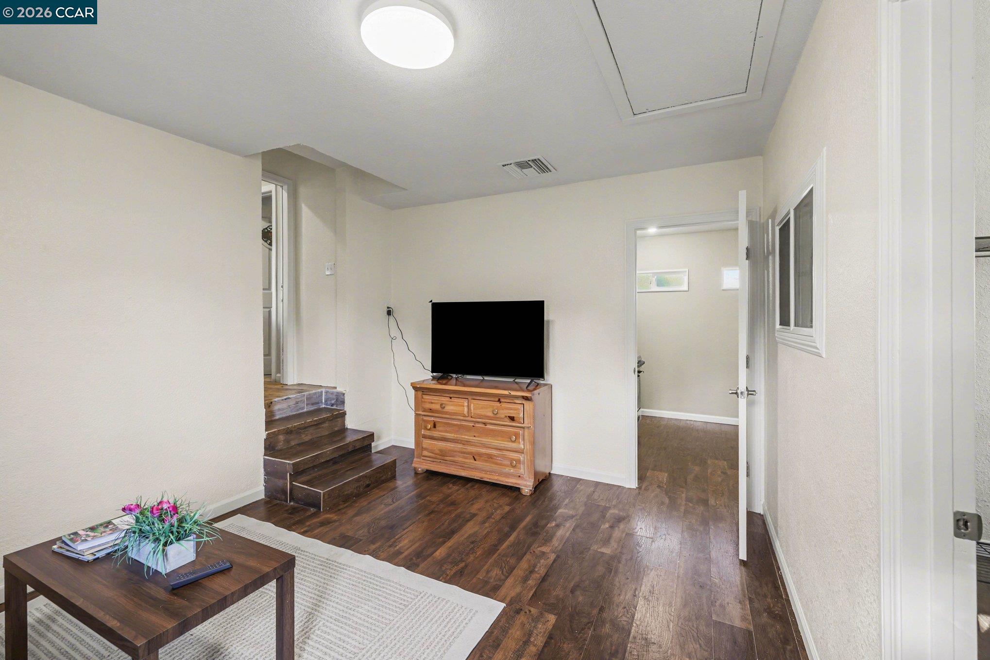 Detail Gallery Image 15 of 27 For 2035 Sherman Dr, Pleasant Hill,  CA 94523 - 4 Beds | 3 Baths