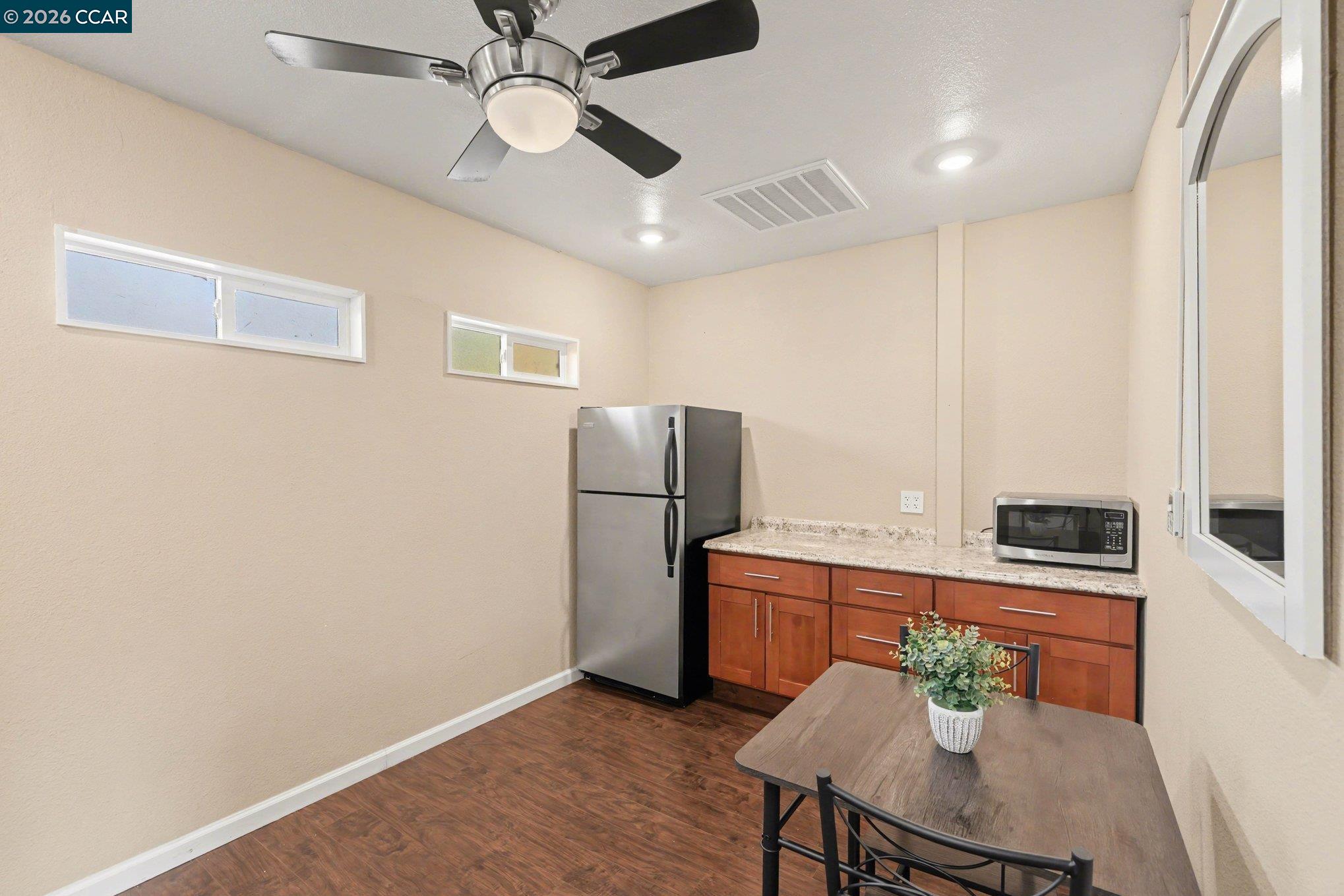 Detail Gallery Image 18 of 27 For 2035 Sherman Dr, Pleasant Hill,  CA 94523 - 4 Beds | 3 Baths