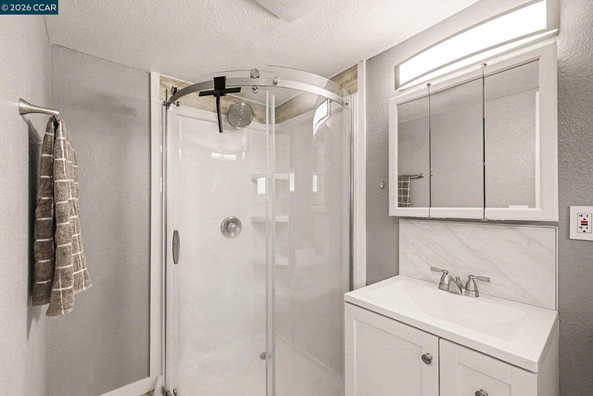 Detail Gallery Image 19 of 27 For 2035 Sherman Dr, Pleasant Hill,  CA 94523 - 4 Beds | 3 Baths