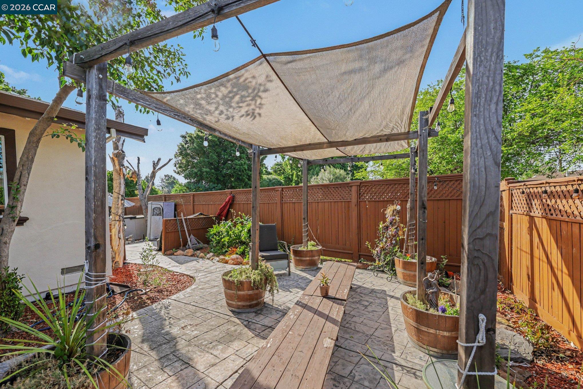 Detail Gallery Image 22 of 27 For 2035 Sherman Dr, Pleasant Hill,  CA 94523 - 4 Beds | 3 Baths