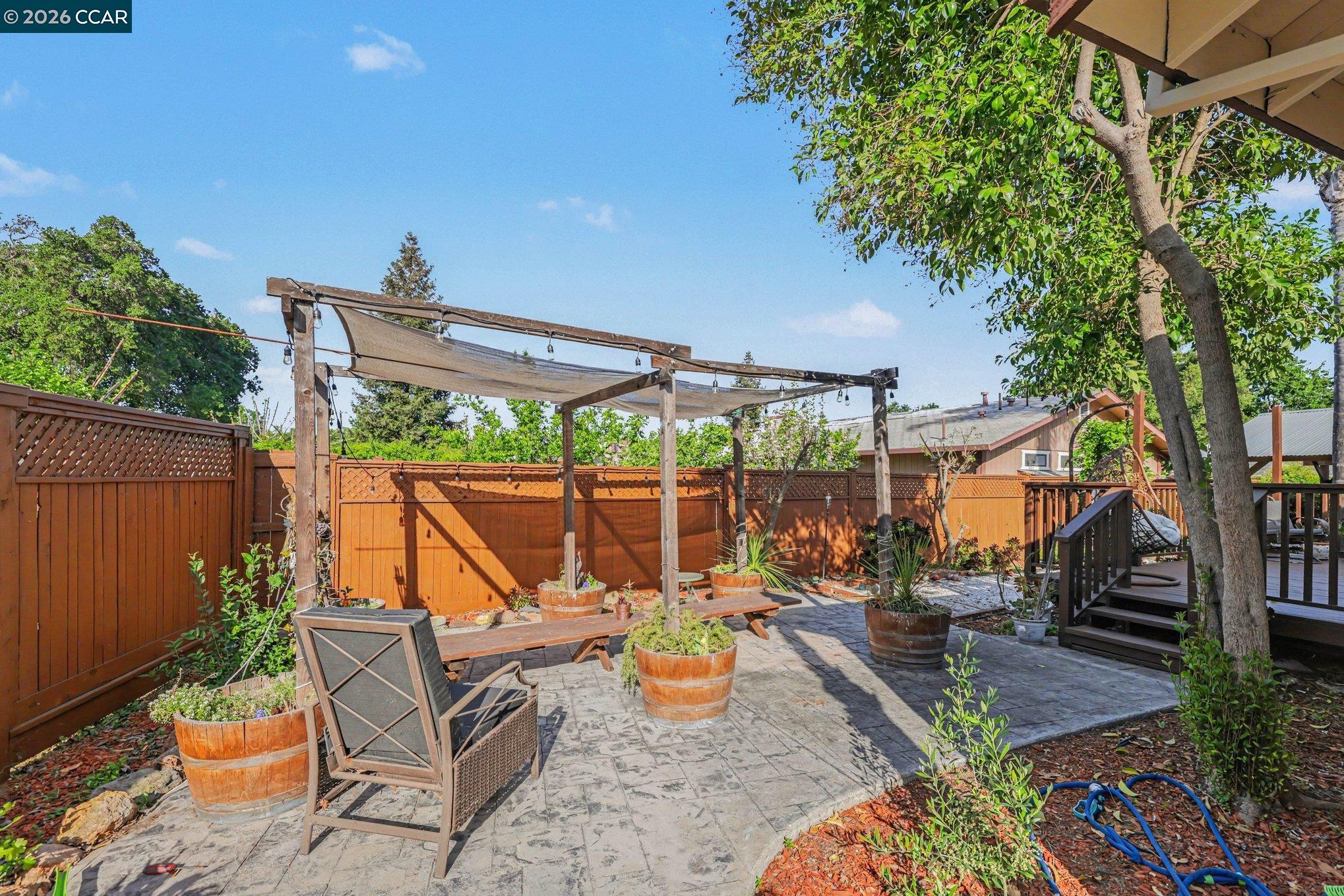 Detail Gallery Image 23 of 27 For 2035 Sherman Dr, Pleasant Hill,  CA 94523 - 4 Beds | 3 Baths