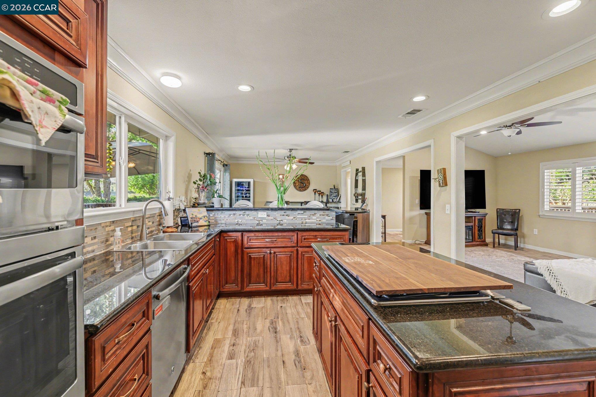 Detail Gallery Image 6 of 27 For 2035 Sherman Dr, Pleasant Hill,  CA 94523 - 4 Beds | 3 Baths