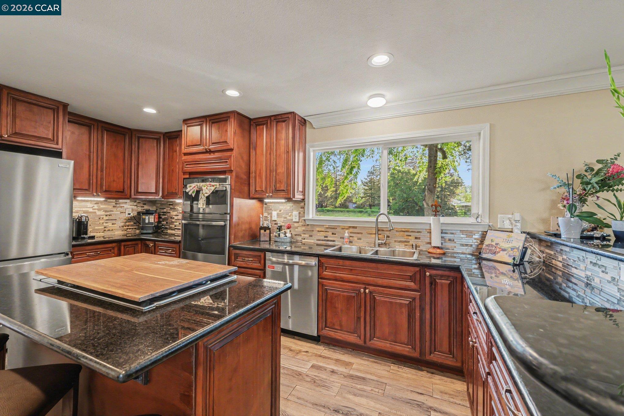 Detail Gallery Image 7 of 27 For 2035 Sherman Dr, Pleasant Hill,  CA 94523 - 4 Beds | 3 Baths