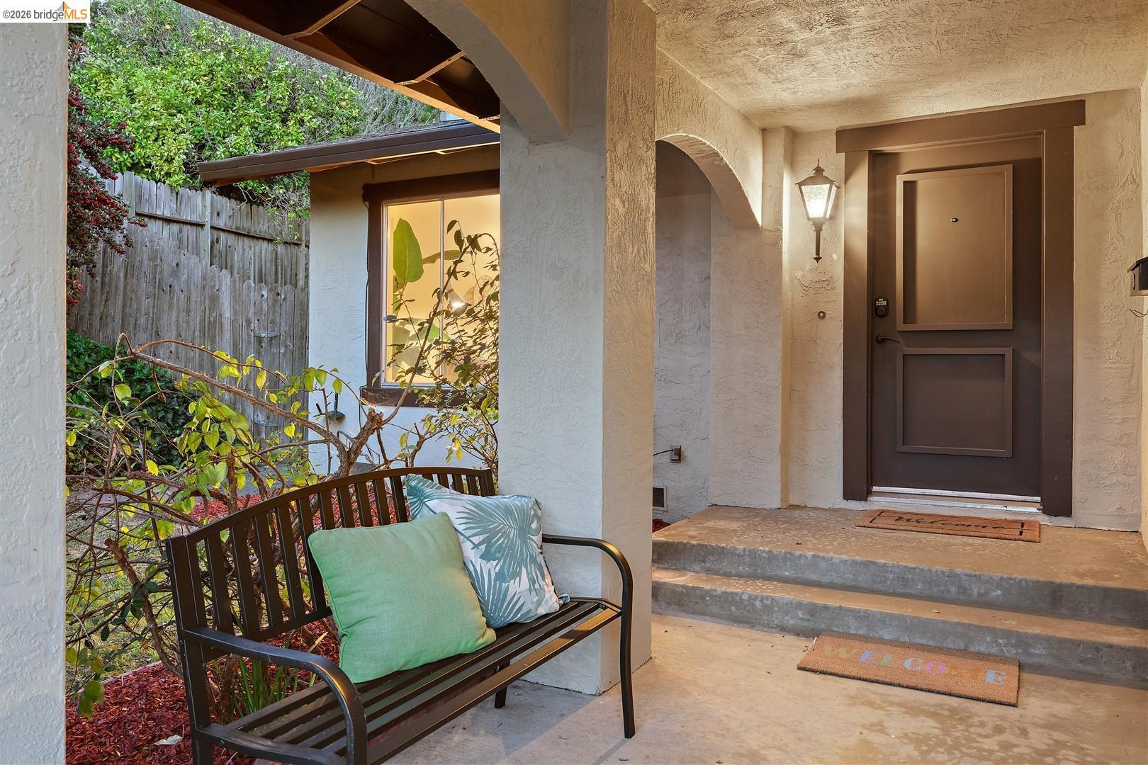 Detail Gallery Image 3 of 52 For 1144 Parkridge Dr, Richmond,  CA 94803 - 3 Beds | 2 Baths