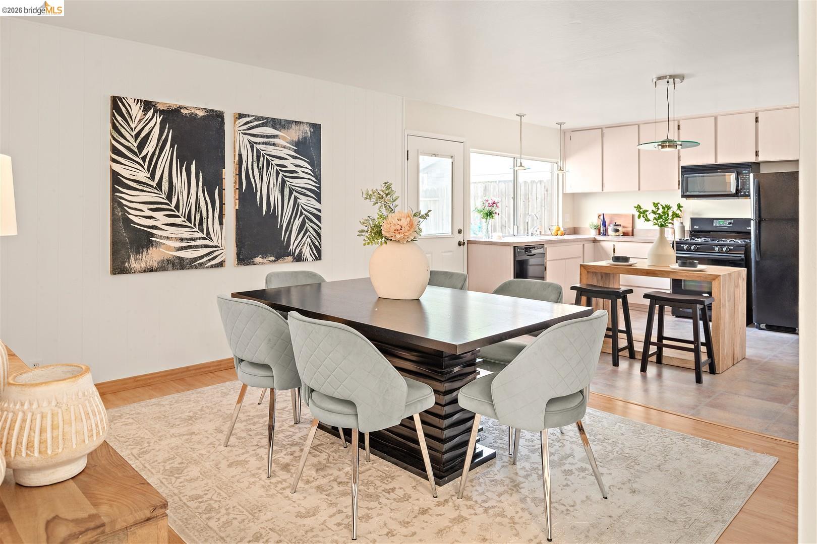 Detail Gallery Image 8 of 52 For 1144 Parkridge Dr, Richmond,  CA 94803 - 3 Beds | 2 Baths