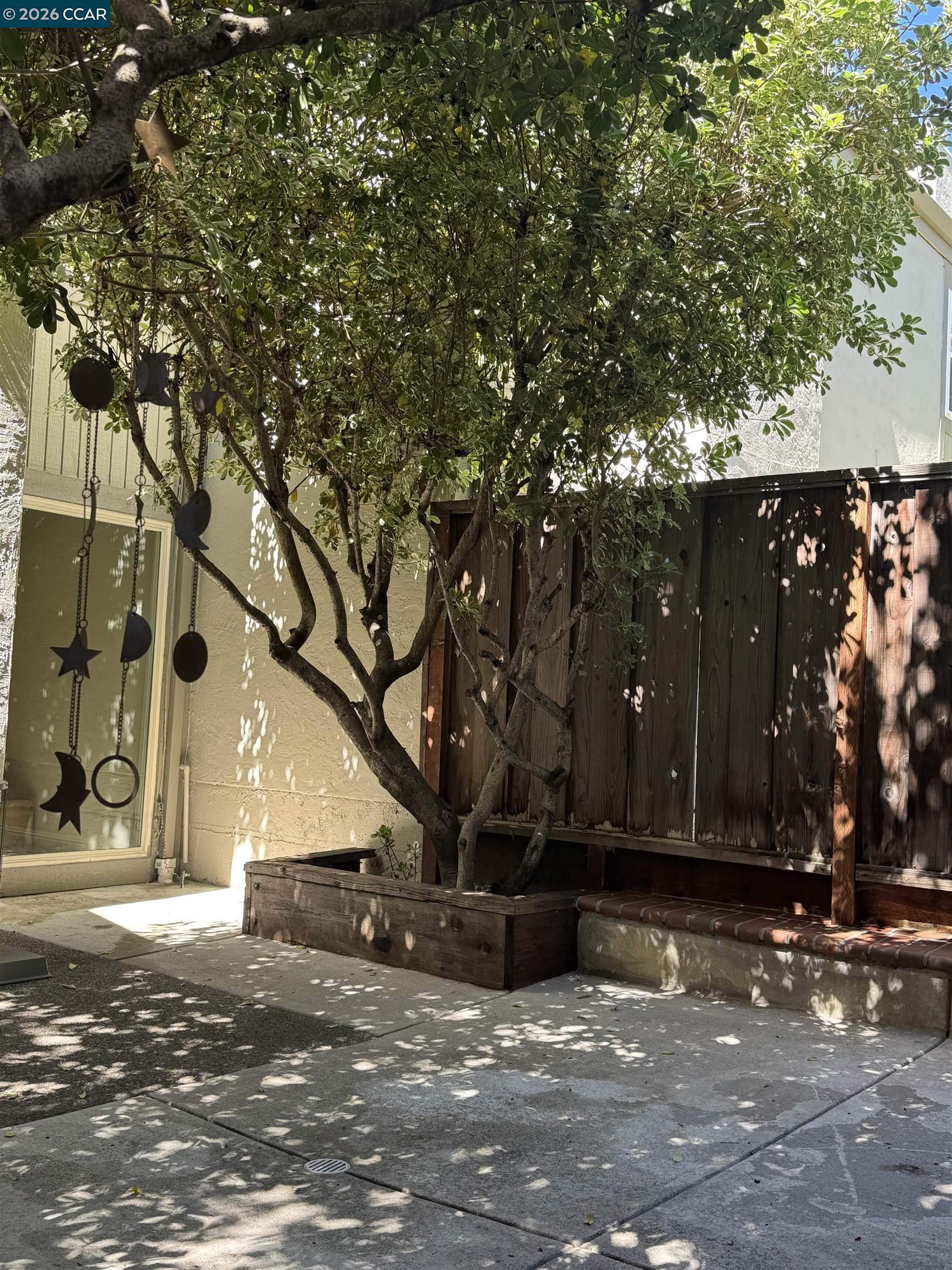 Detail Gallery Image 3 of 6 For 13 Oak Brook Pl, Pleasant Hill,  CA 94523 - 2 Beds | 1/1 Baths