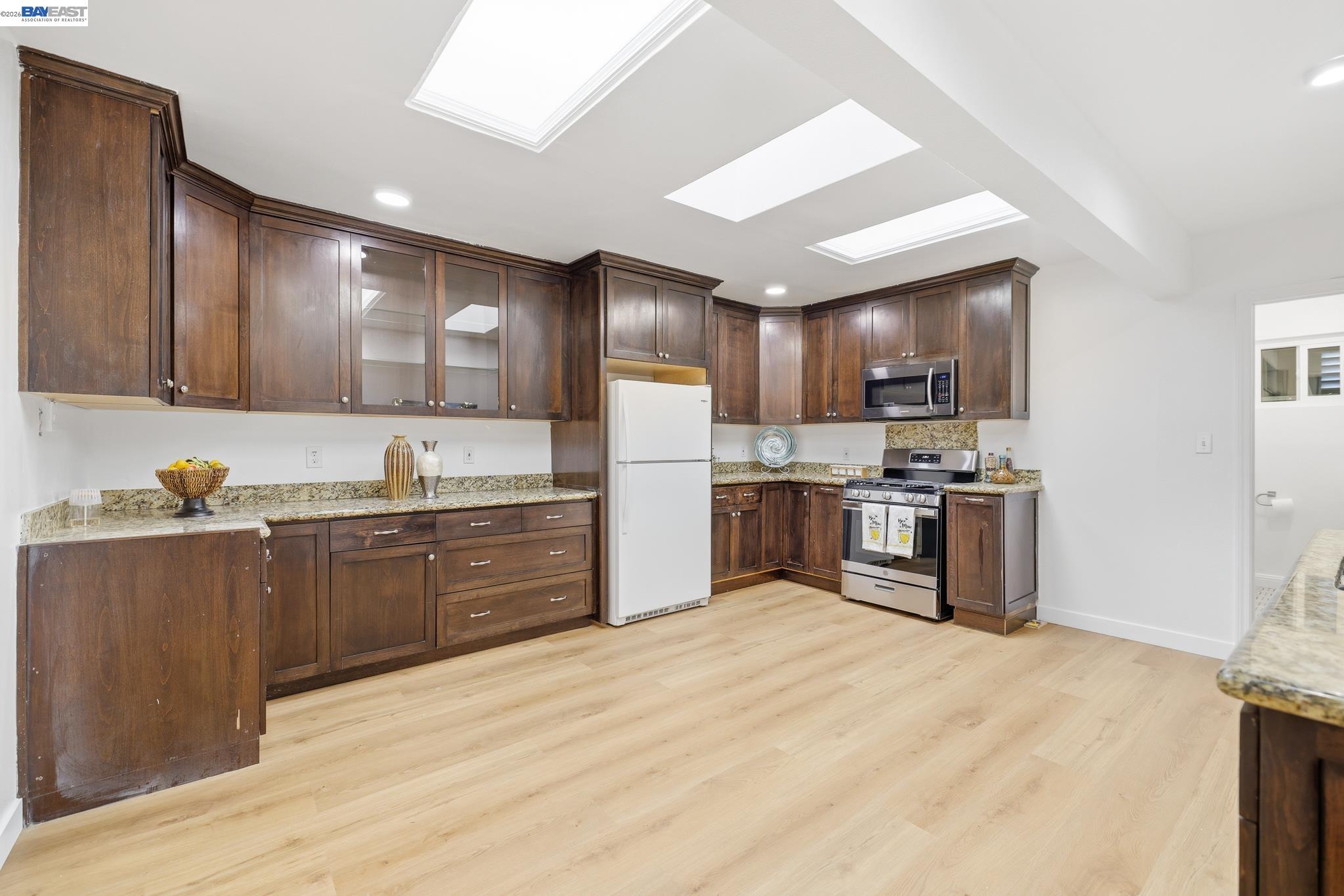 Detail Gallery Image 13 of 60 For 2491 W Avenue 133rd, San Leandro,  CA 94577 - 6 Beds | 5 Baths