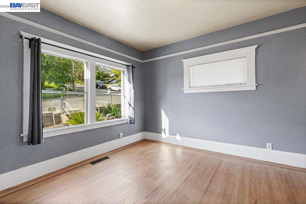 Detail Gallery Image 4 of 31 For 104 Denio St, Vallejo,  CA 94590 - 4 Beds | 2/1 Baths