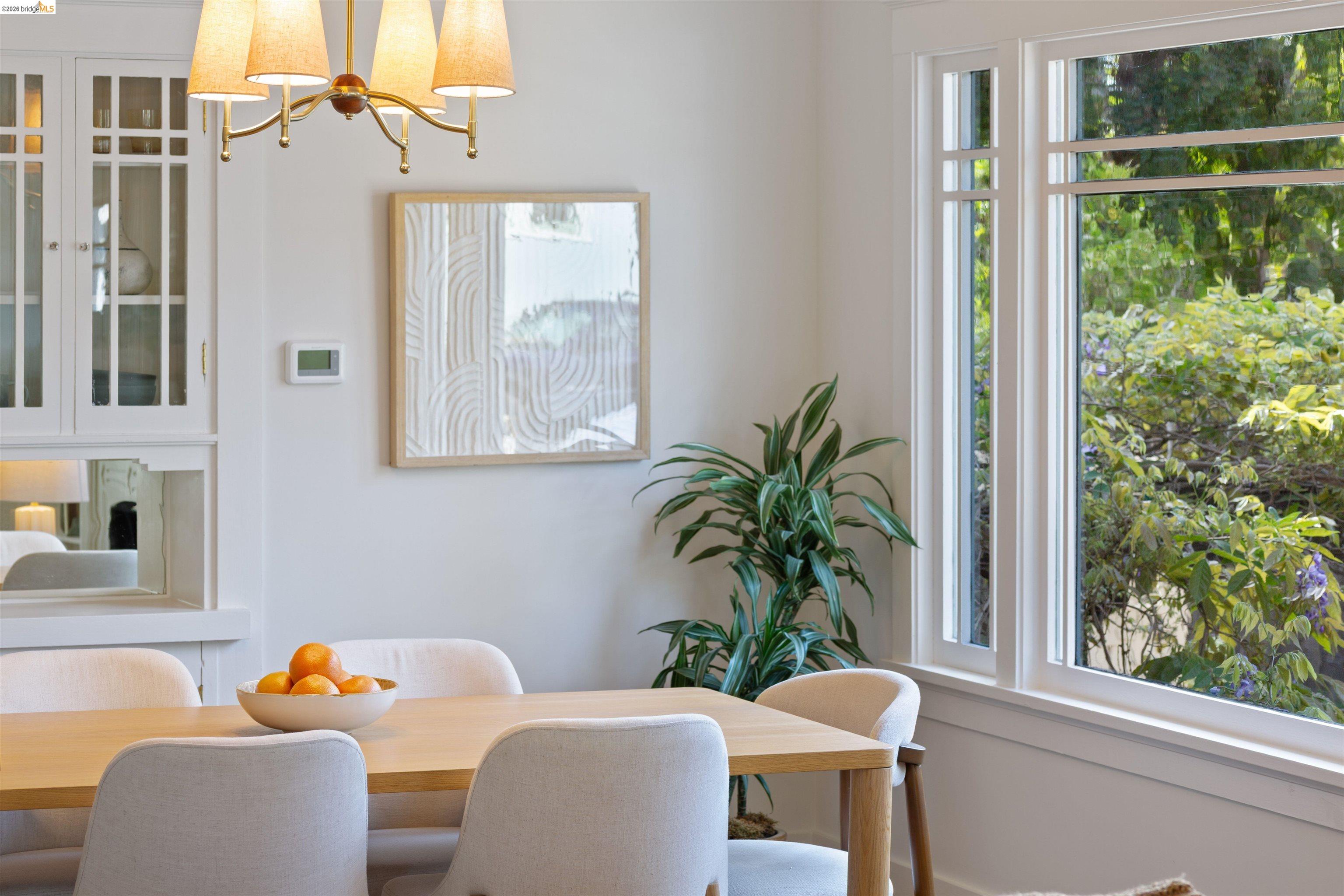 Detail Gallery Image 14 of 52 For 33 Ramona Ave, Oakland,  CA 94611 - 3 Beds | 2 Baths