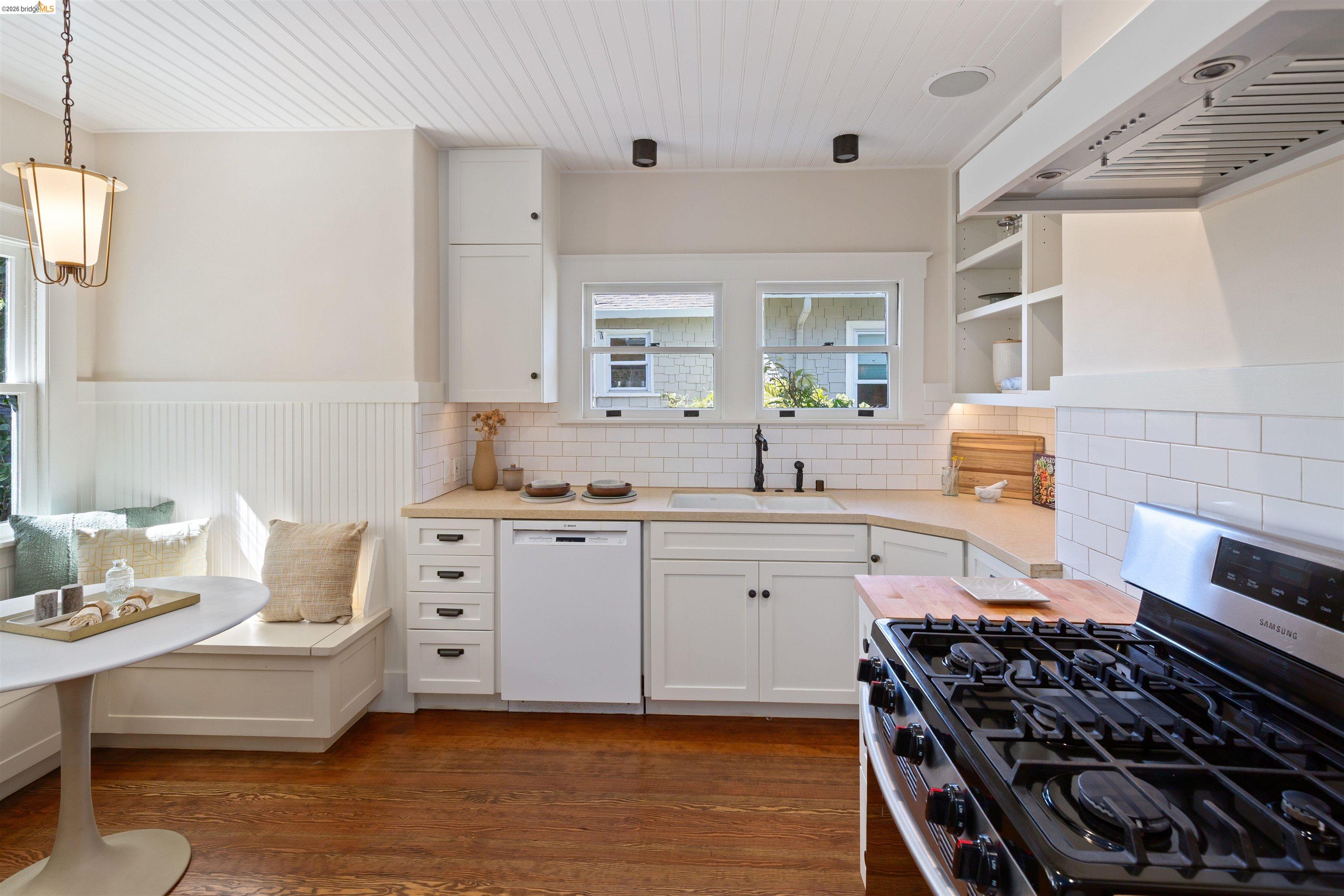 Detail Gallery Image 17 of 52 For 33 Ramona Ave, Oakland,  CA 94611 - 3 Beds | 2 Baths