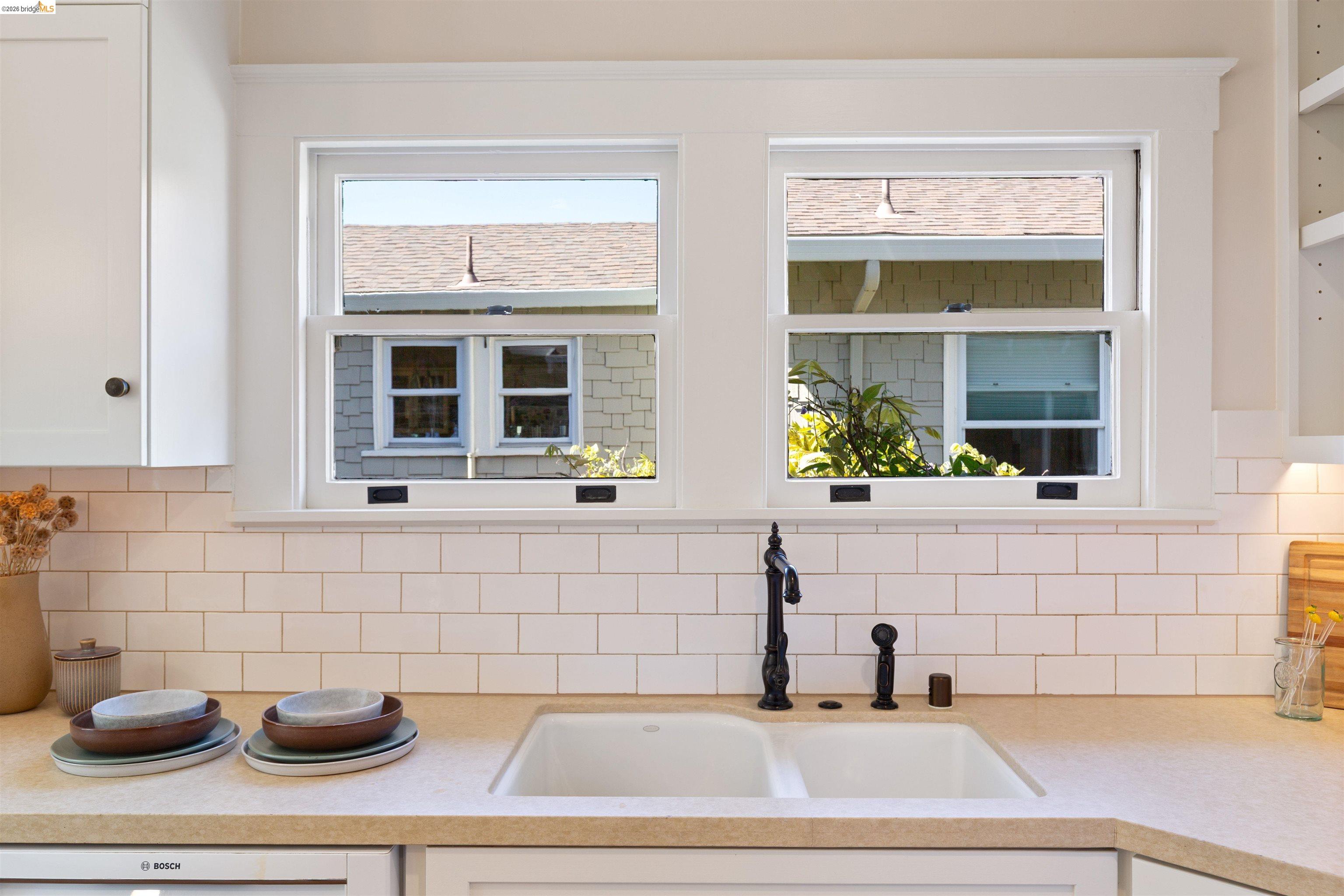 Detail Gallery Image 21 of 52 For 33 Ramona Ave, Oakland,  CA 94611 - 3 Beds | 2 Baths