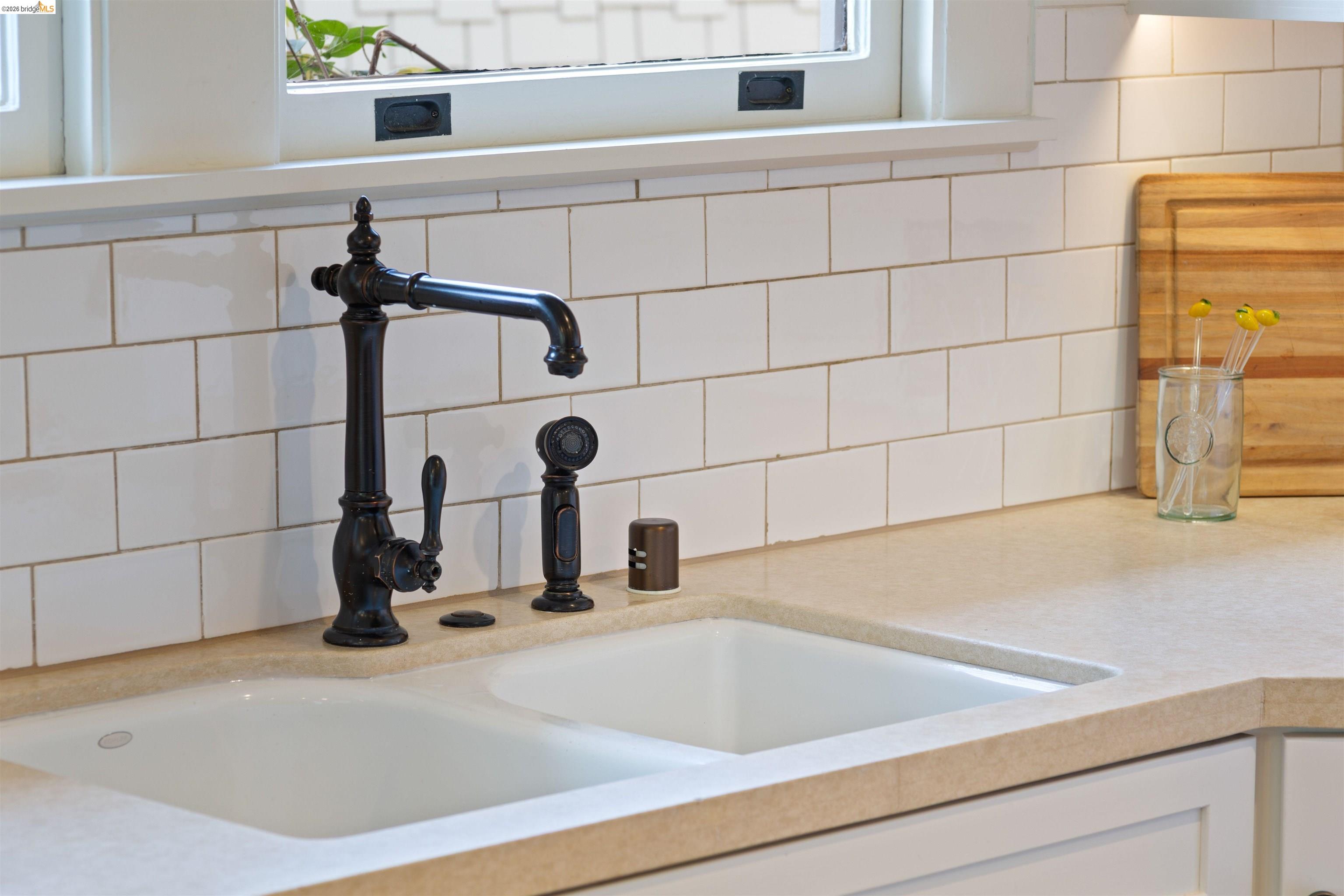 Detail Gallery Image 22 of 52 For 33 Ramona Ave, Oakland,  CA 94611 - 3 Beds | 2 Baths