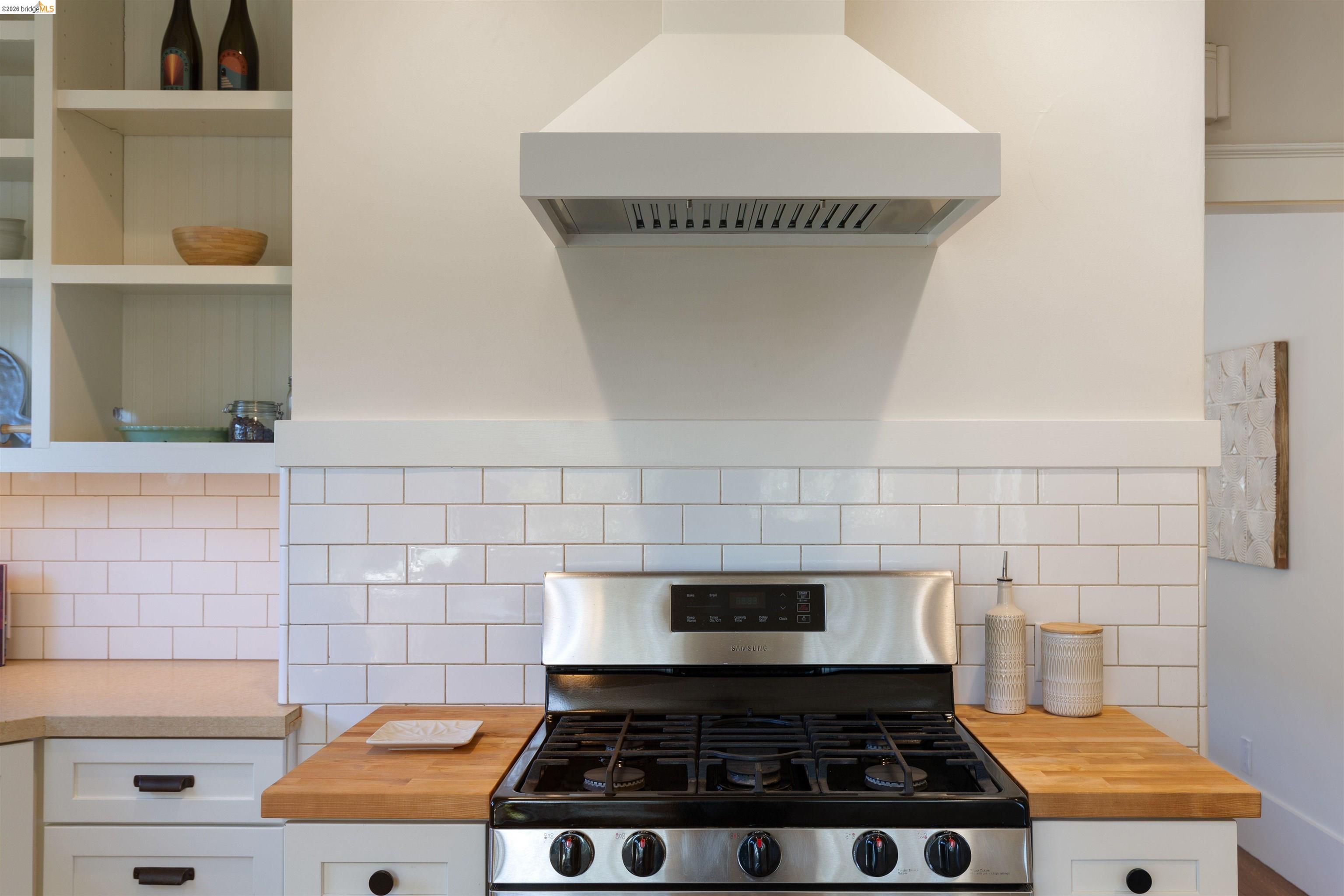 Detail Gallery Image 23 of 52 For 33 Ramona Ave, Oakland,  CA 94611 - 3 Beds | 2 Baths